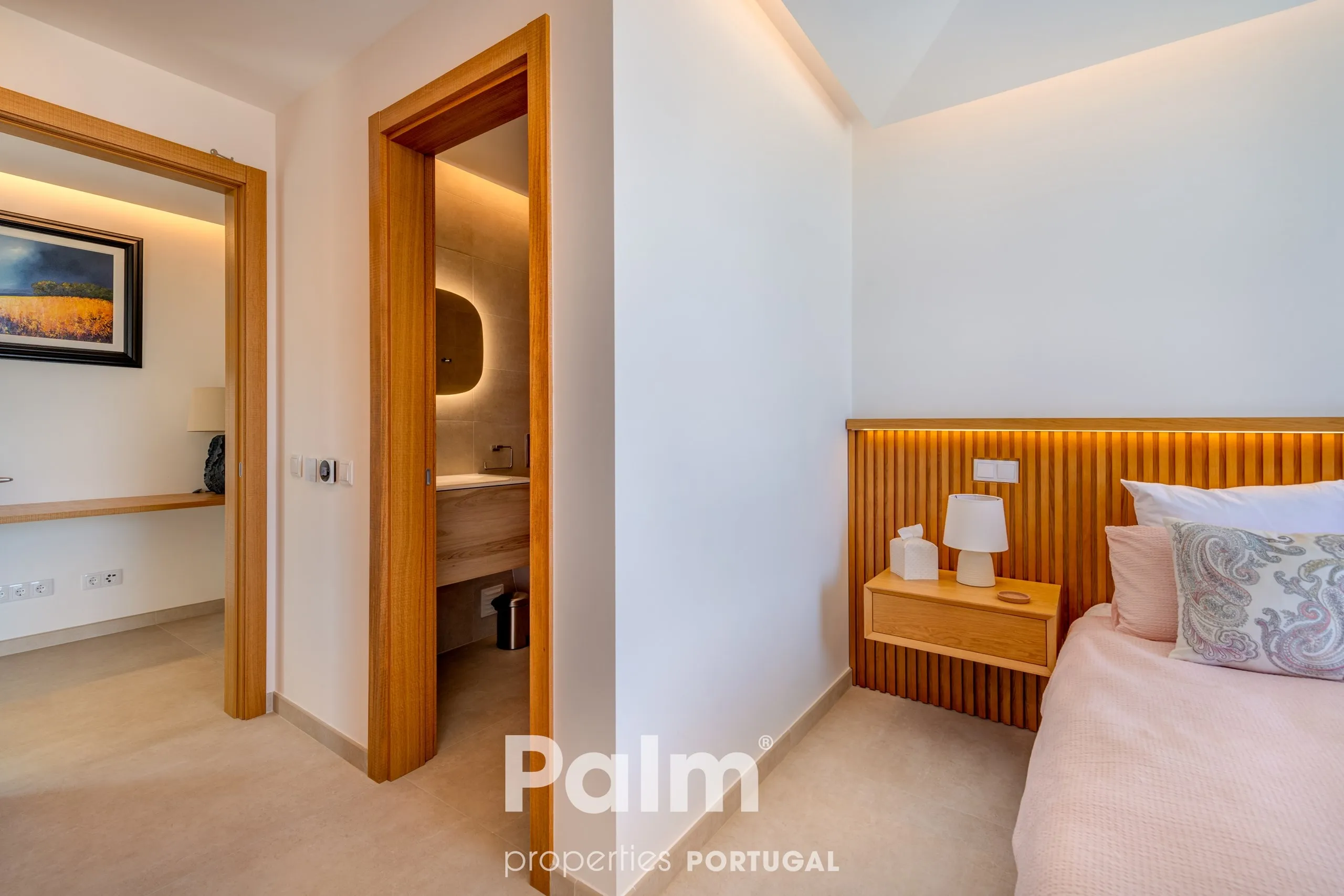 Contemporary 4-Bedroom Villa with Pool and Expansive Gardens in Carvoeiro - View image 49 of 74