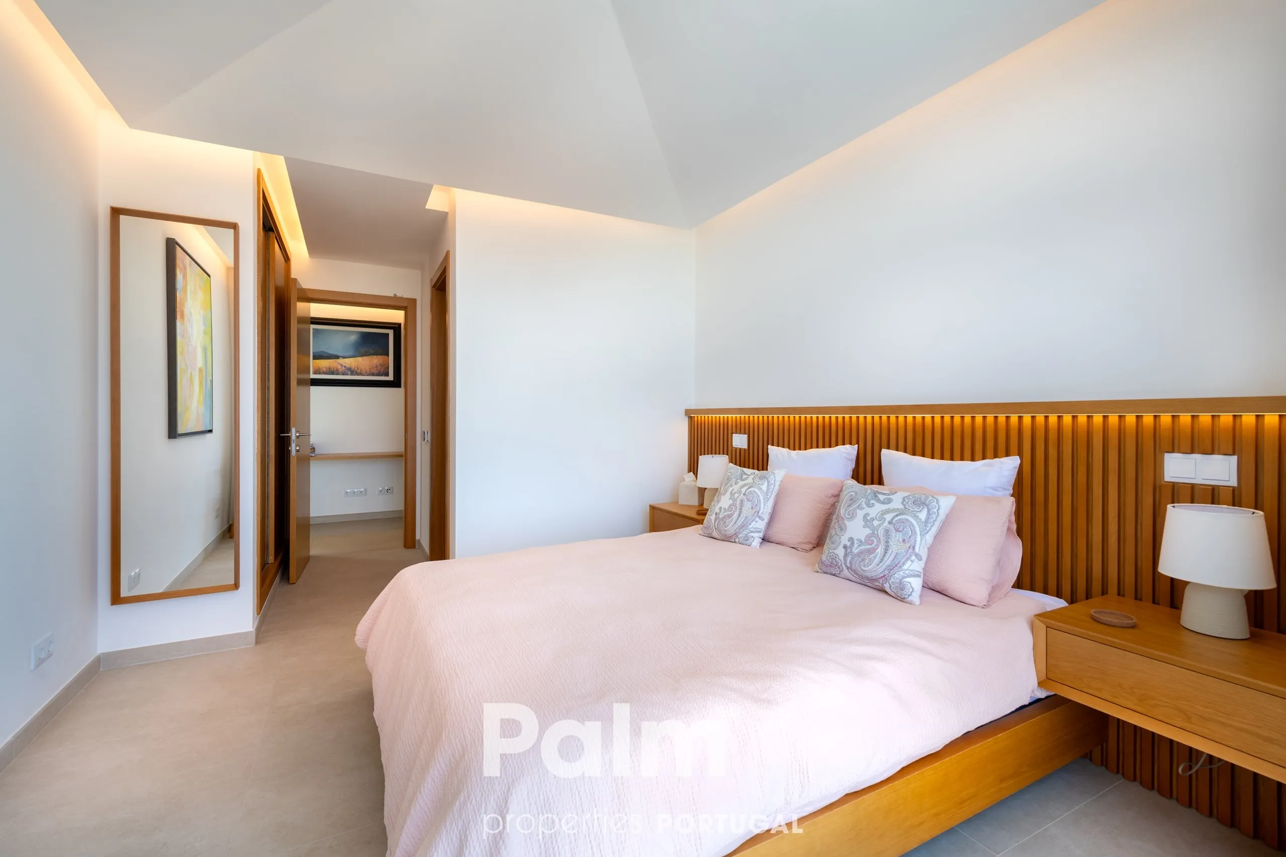 Contemporary 4-Bedroom Villa with Pool and Expansive Gardens in Carvoeiro - View image 50 of 74