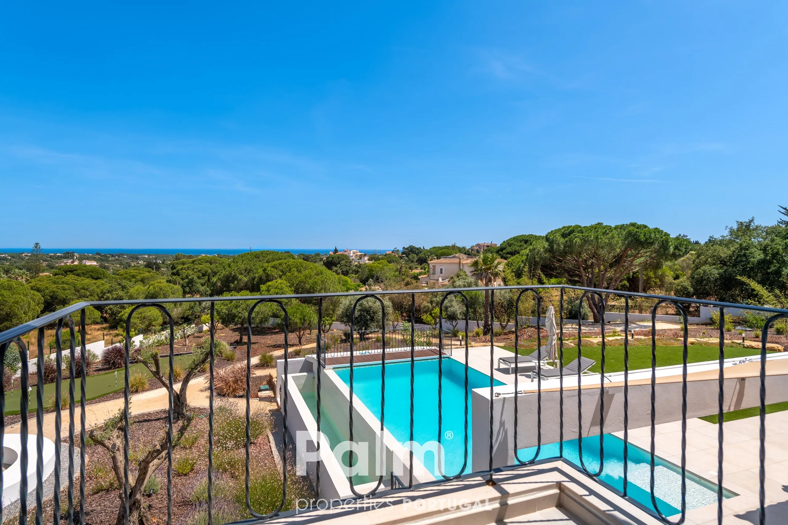 Contemporary 4-Bedroom Villa with Pool and Expansive Gardens in Carvoeiro - View image 51 of 74