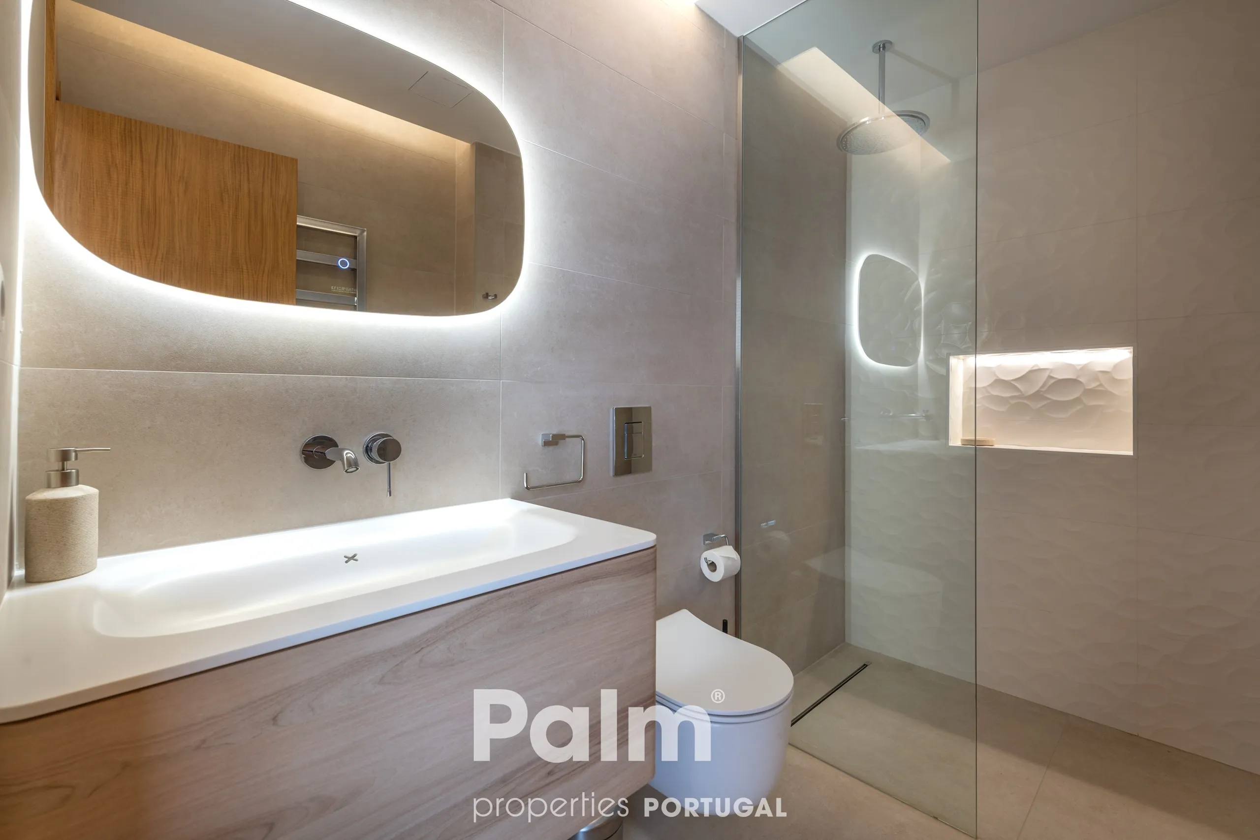 Contemporary 4-Bedroom Villa with Pool and Expansive Gardens in Carvoeiro - View image 52 of 74