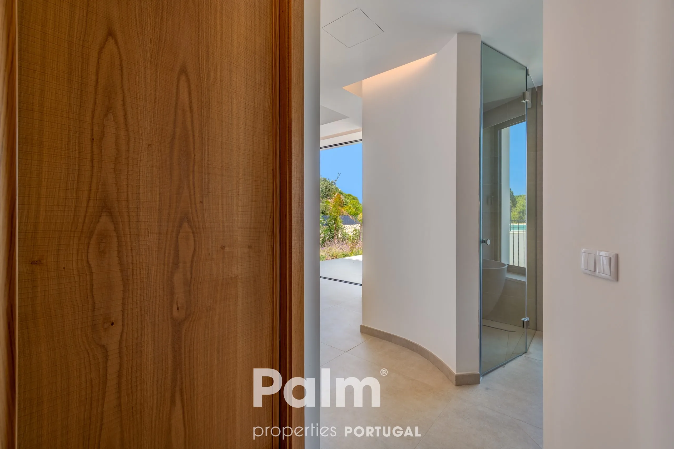 Contemporary 4-Bedroom Villa with Pool and Expansive Gardens in Carvoeiro - View image 56 of 74