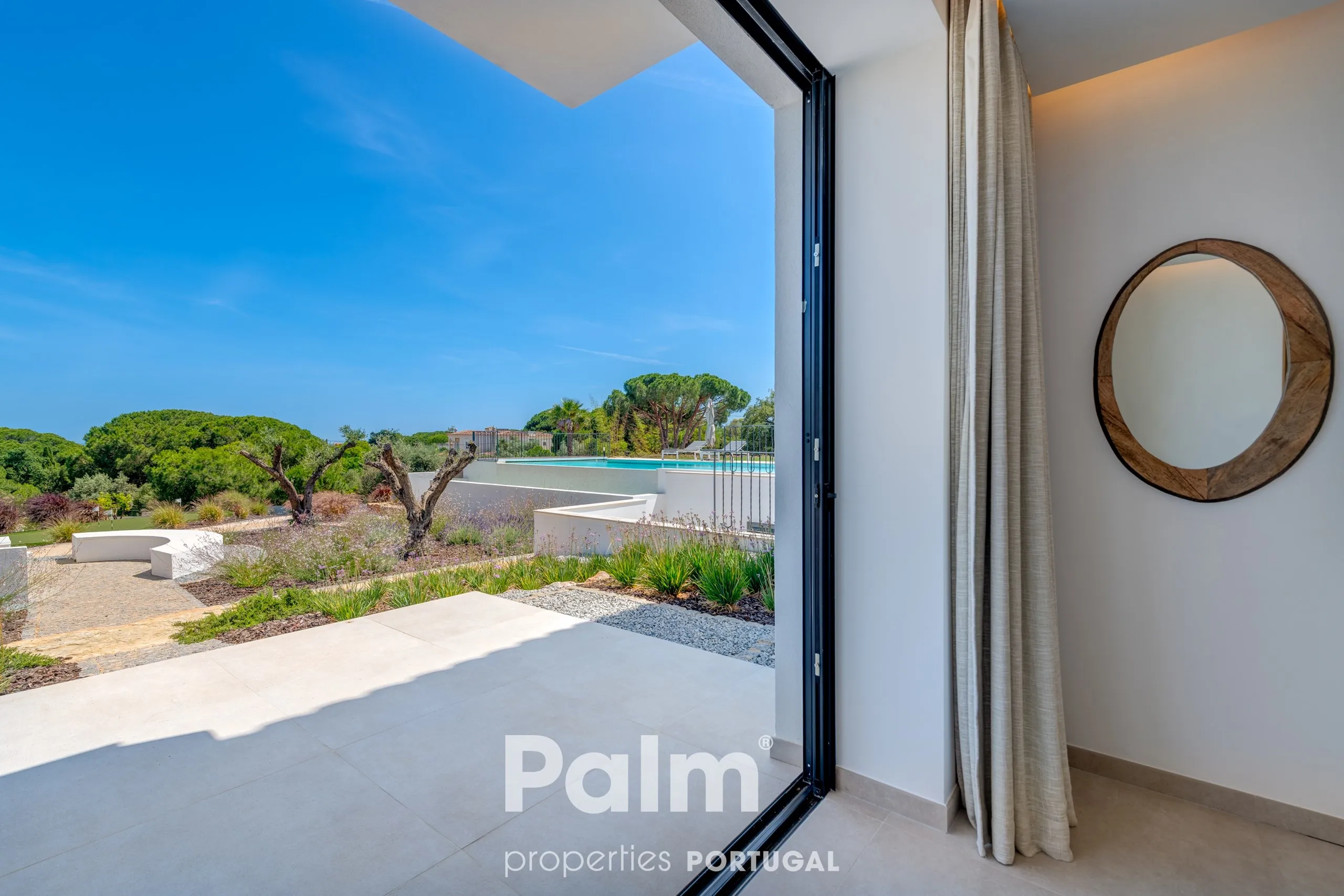 Contemporary 4-Bedroom Villa with Pool and Expansive Gardens in Carvoeiro - View image 59 of 74