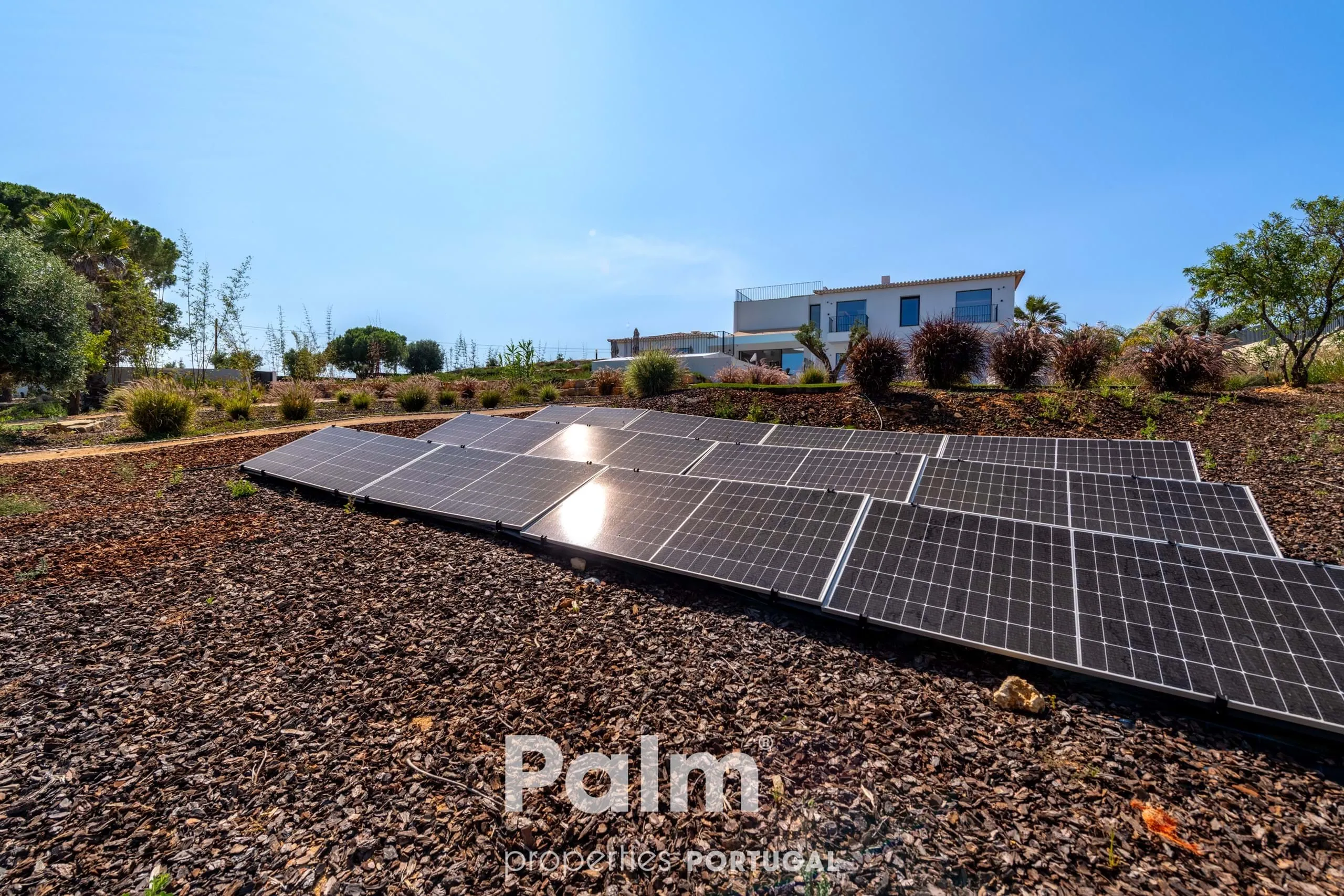 Contemporary 4-Bedroom Villa with Pool and Expansive Gardens in Carvoeiro - View image 64 of 74