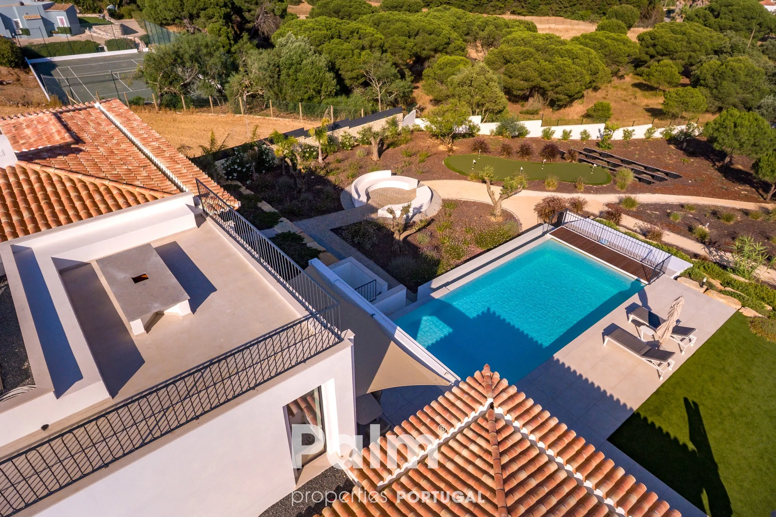 Contemporary 4-Bedroom Villa with Pool and Expansive Gardens in Carvoeiro - View image 66 of 74