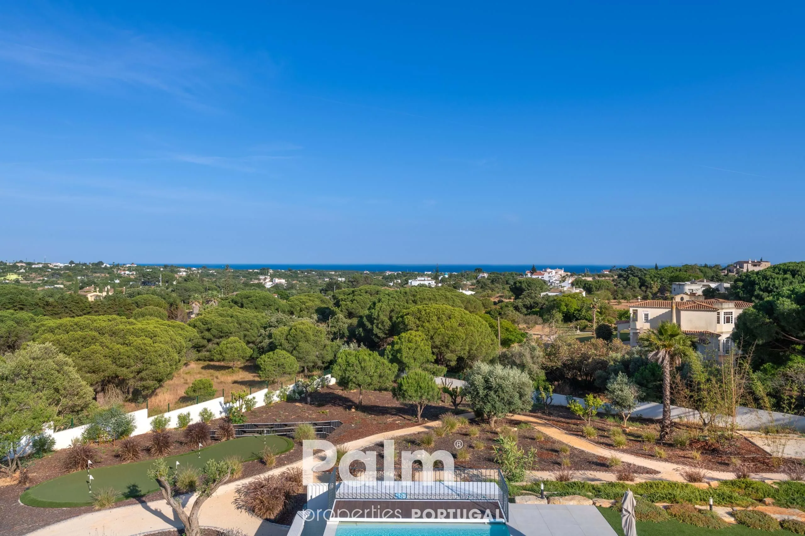 Contemporary 4-Bedroom Villa with Pool and Expansive Gardens in Carvoeiro - View image 67 of 74