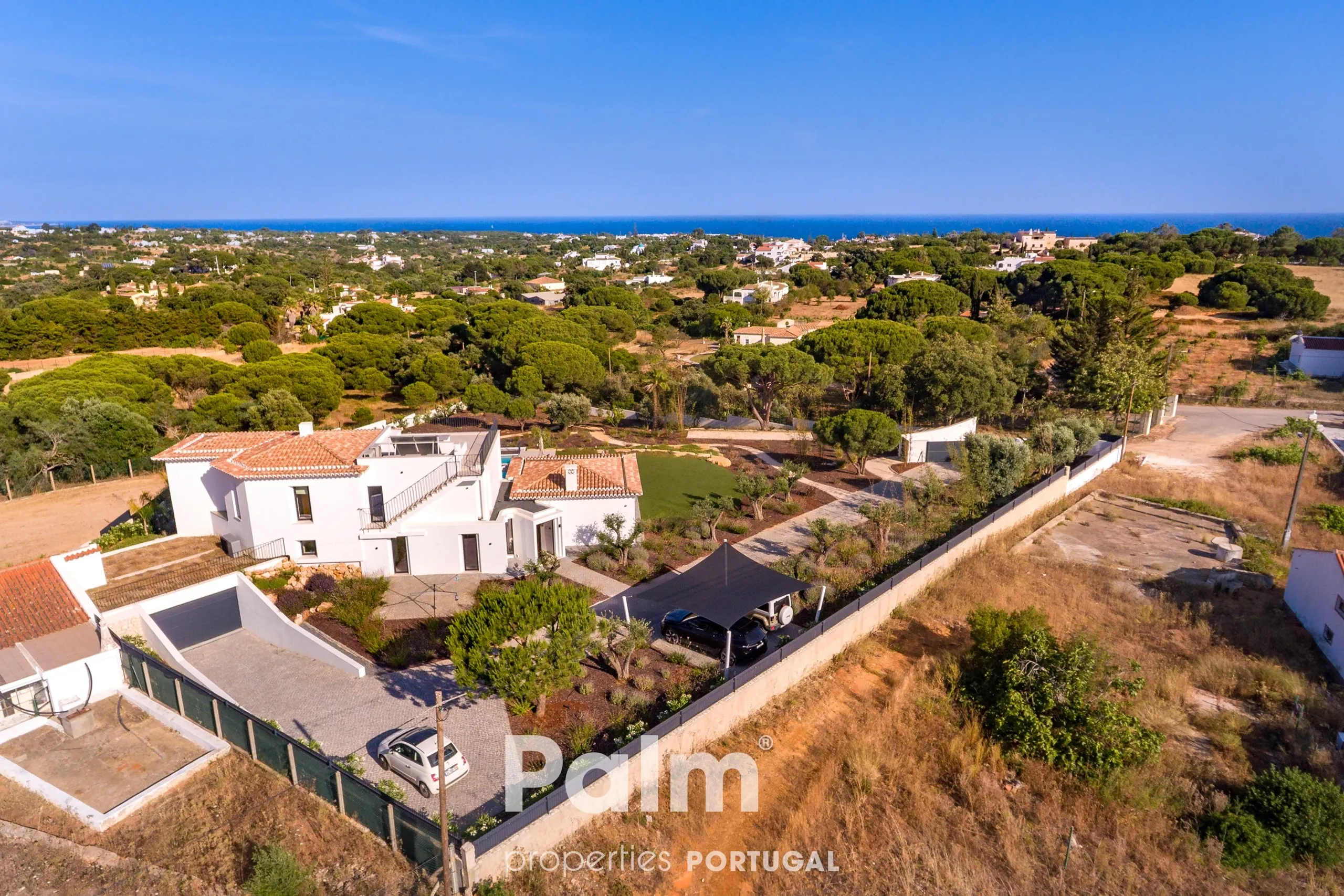 Contemporary 4-Bedroom Villa with Pool and Expansive Gardens in Carvoeiro - View image 71 of 74
