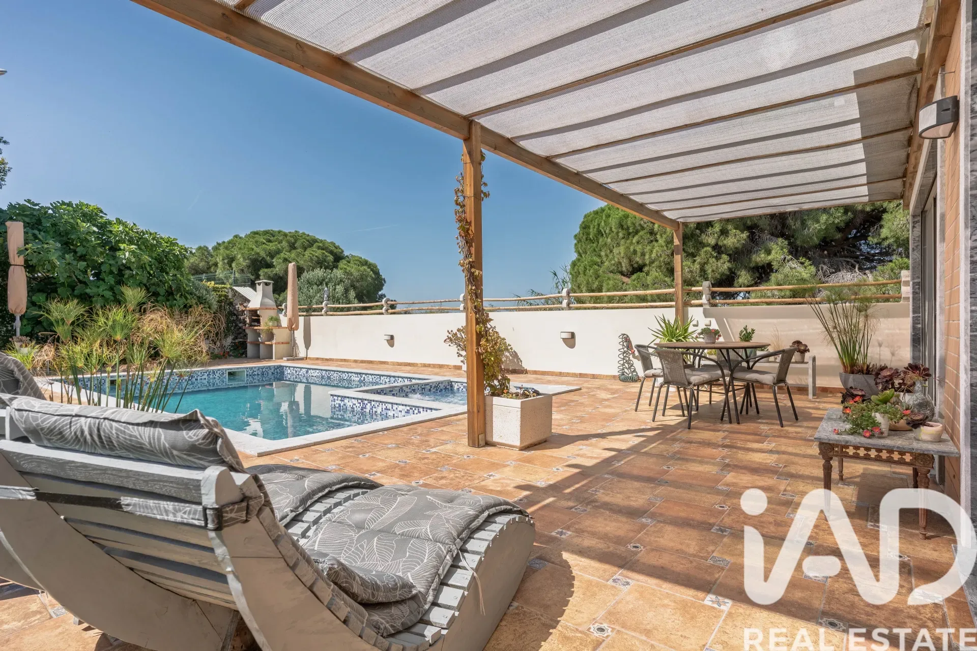 Contemporary 3-Bedroom Villa with Pool and Terrace in Algarve's Olhão - Image 1