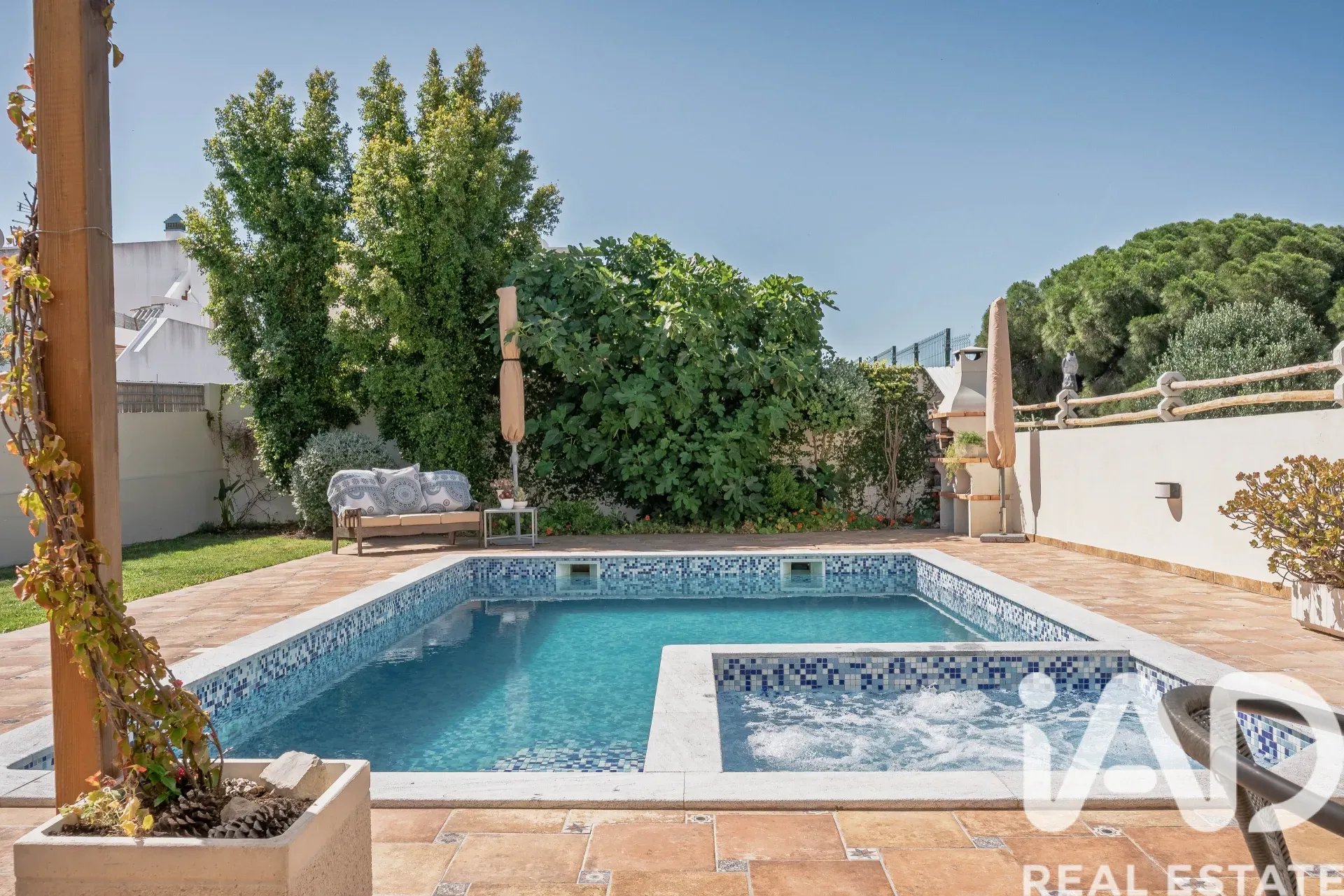 Contemporary 3-Bedroom Villa with Pool and Terrace in Algarve's Olhão - Image 2