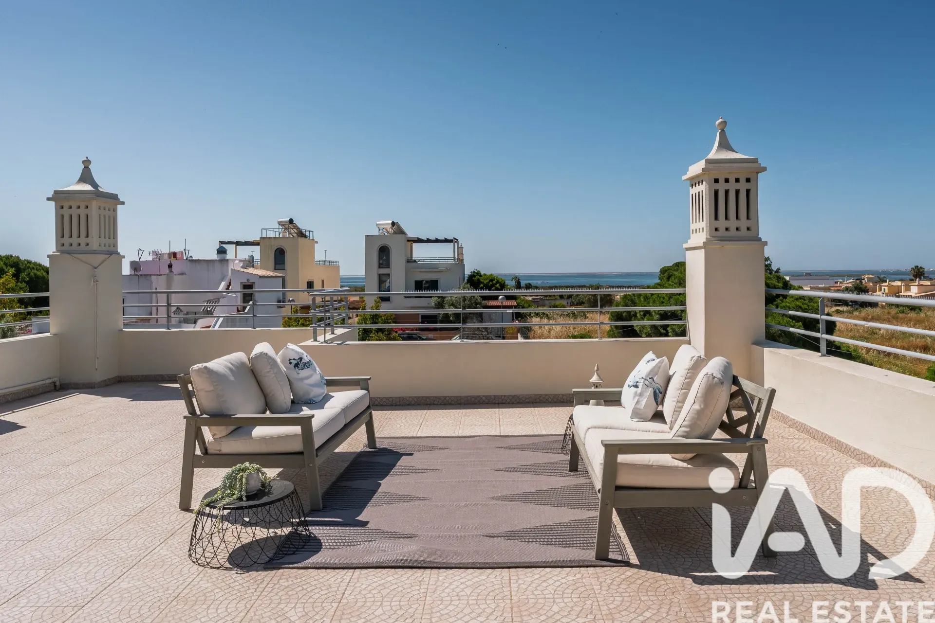 Contemporary 3-Bedroom Villa with Pool and Terrace in Algarve's Olhão - View image 9 of 29