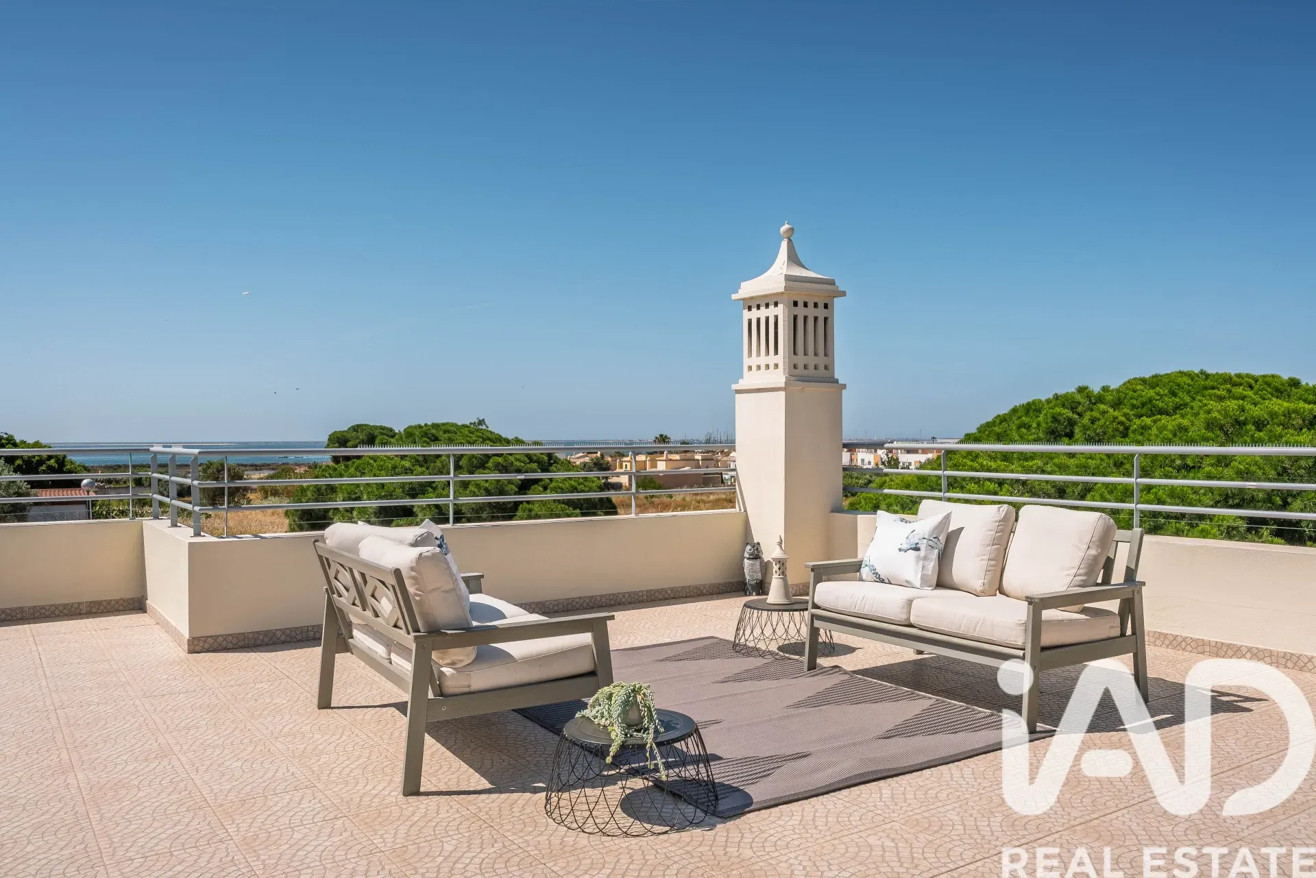 Contemporary 3-Bedroom Villa with Pool and Terrace in Algarve's Olhão - View image 10 of 29