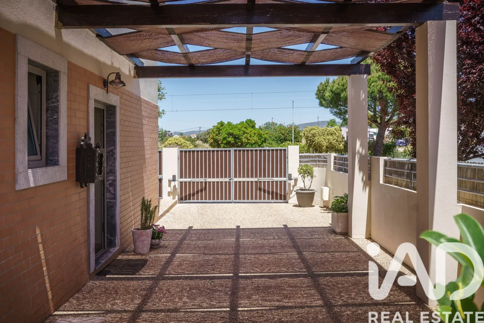 Contemporary 3-Bedroom Villa with Pool and Terrace in Algarve's Olhão - View image 28 of 29