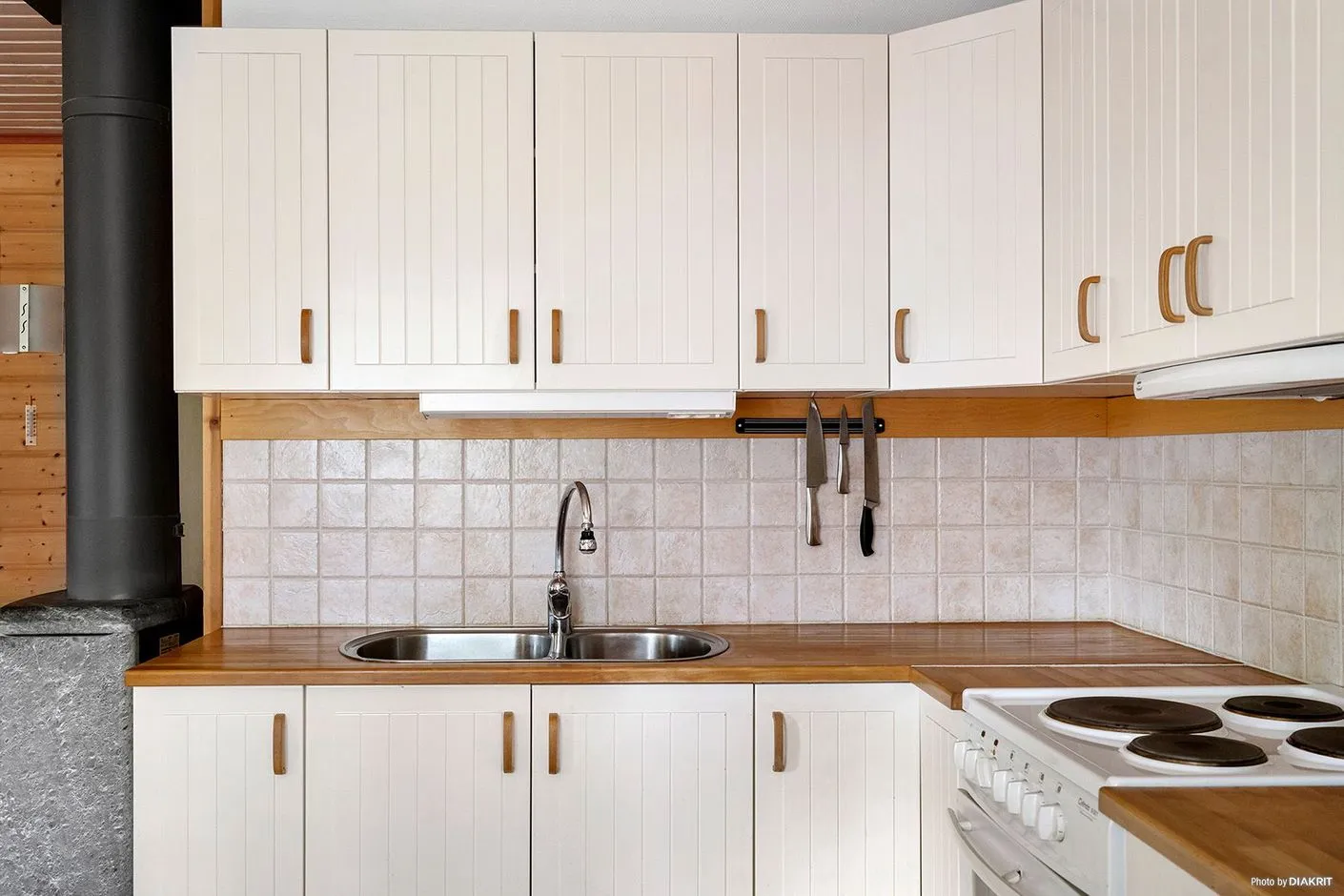 Scandinavian Retreat: 3-Bedroom House with Garden in Saxnäs, Sweden - View image 7 of 34