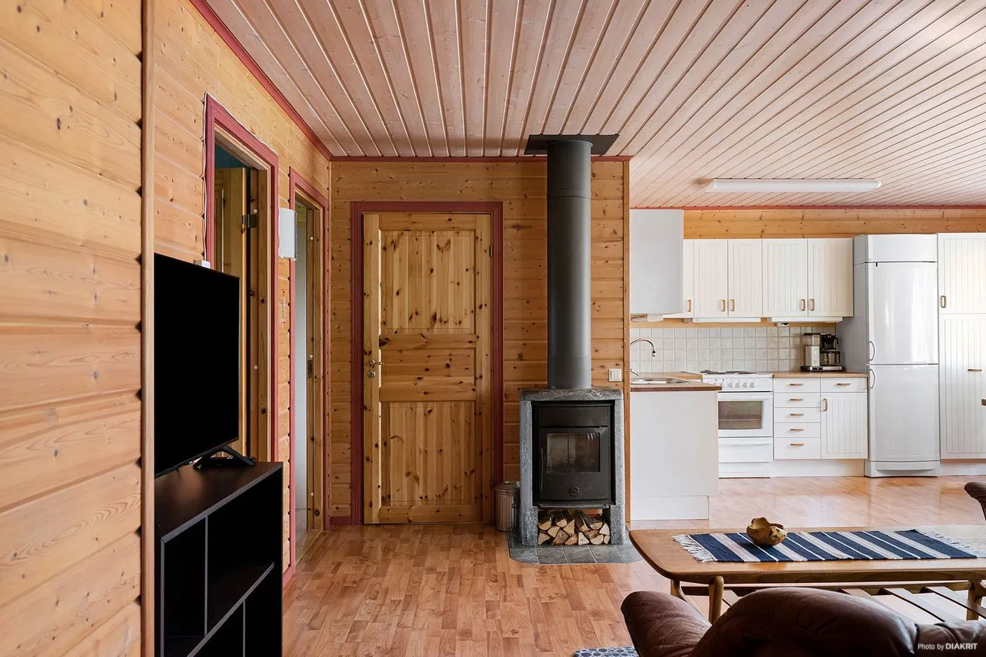 Scandinavian Retreat: 3-Bedroom House with Garden in Saxnäs, Sweden - View image 11 of 34