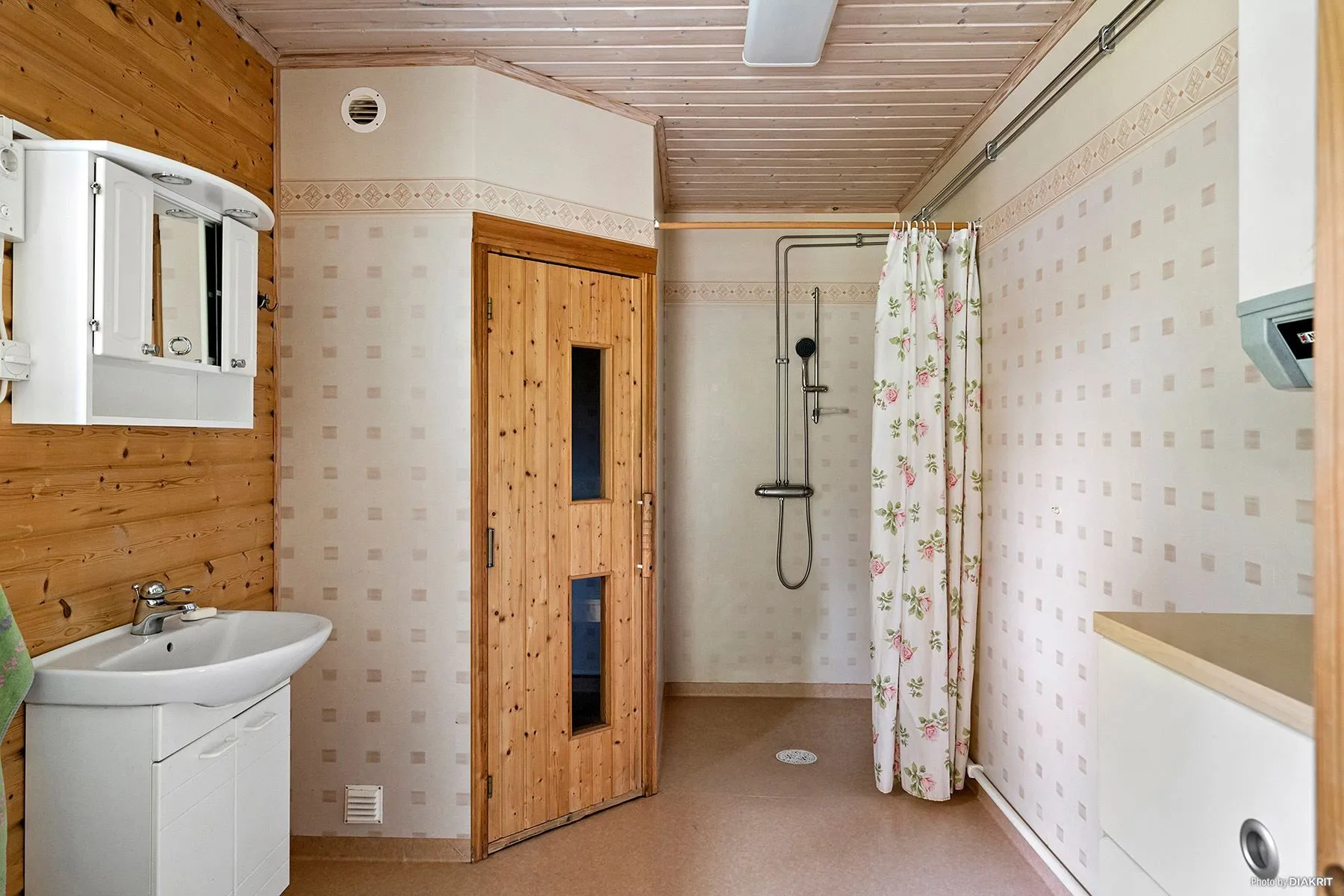 Scandinavian Retreat: 3-Bedroom House with Garden in Saxnäs, Sweden - View image 17 of 34