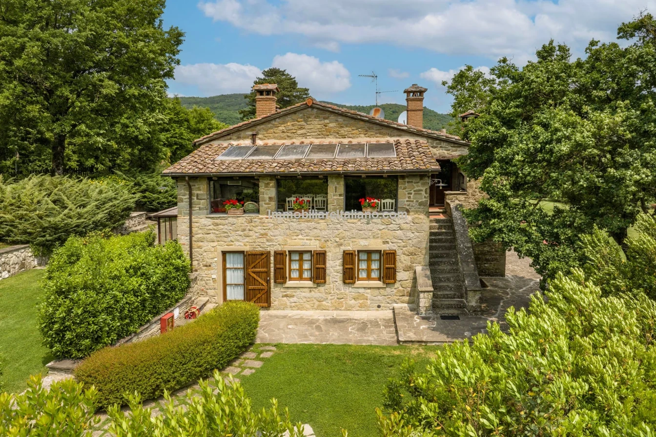 Tuscany's Countryside Retreat: Spacious 6-Bedroom Farmhouse with Pool - Image 1