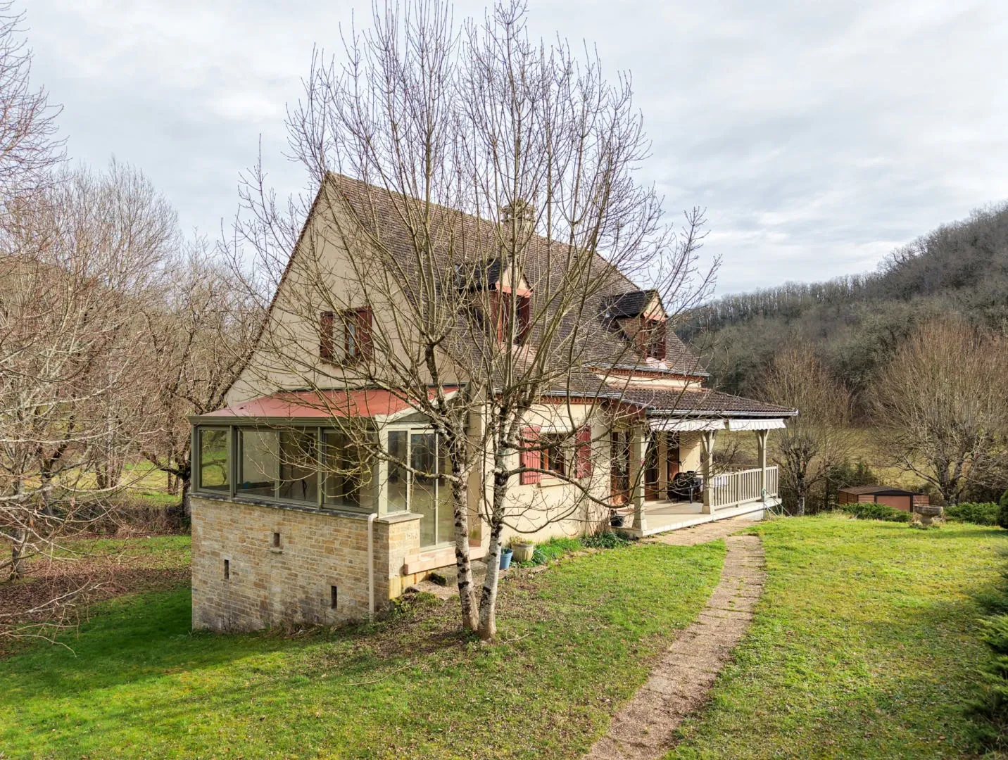 Expansive 5-Bedroom Home with Vast Grounds in Scenic Gourdon, France - Image 3