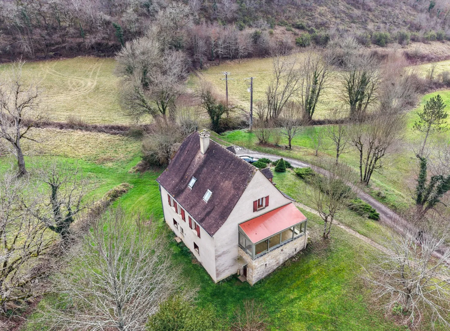 Expansive 5-Bedroom Home with Vast Grounds in Scenic Gourdon, France - Image 4