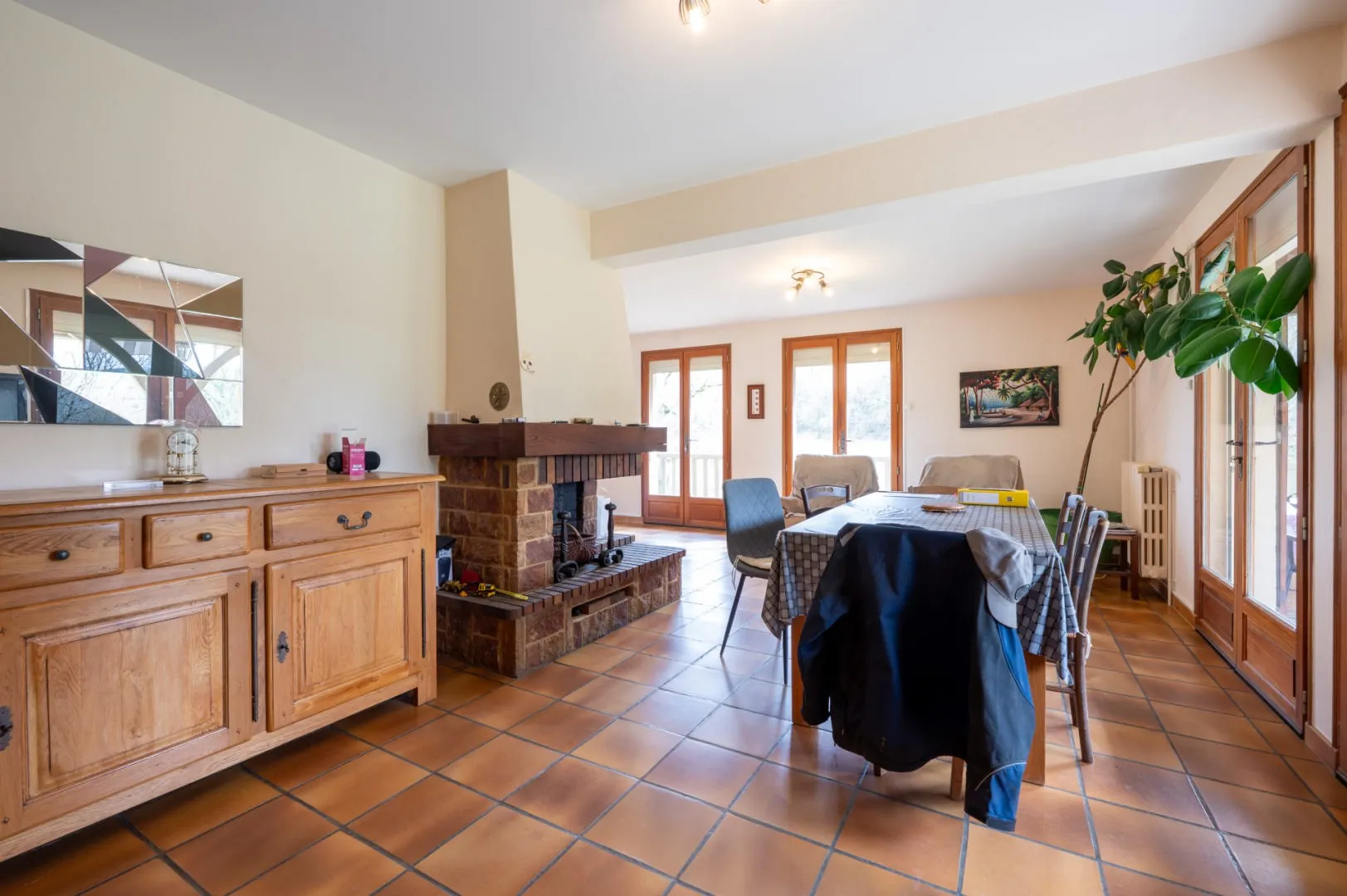 Expansive 5-Bedroom Home with Vast Grounds in Scenic Gourdon, France - Image 5