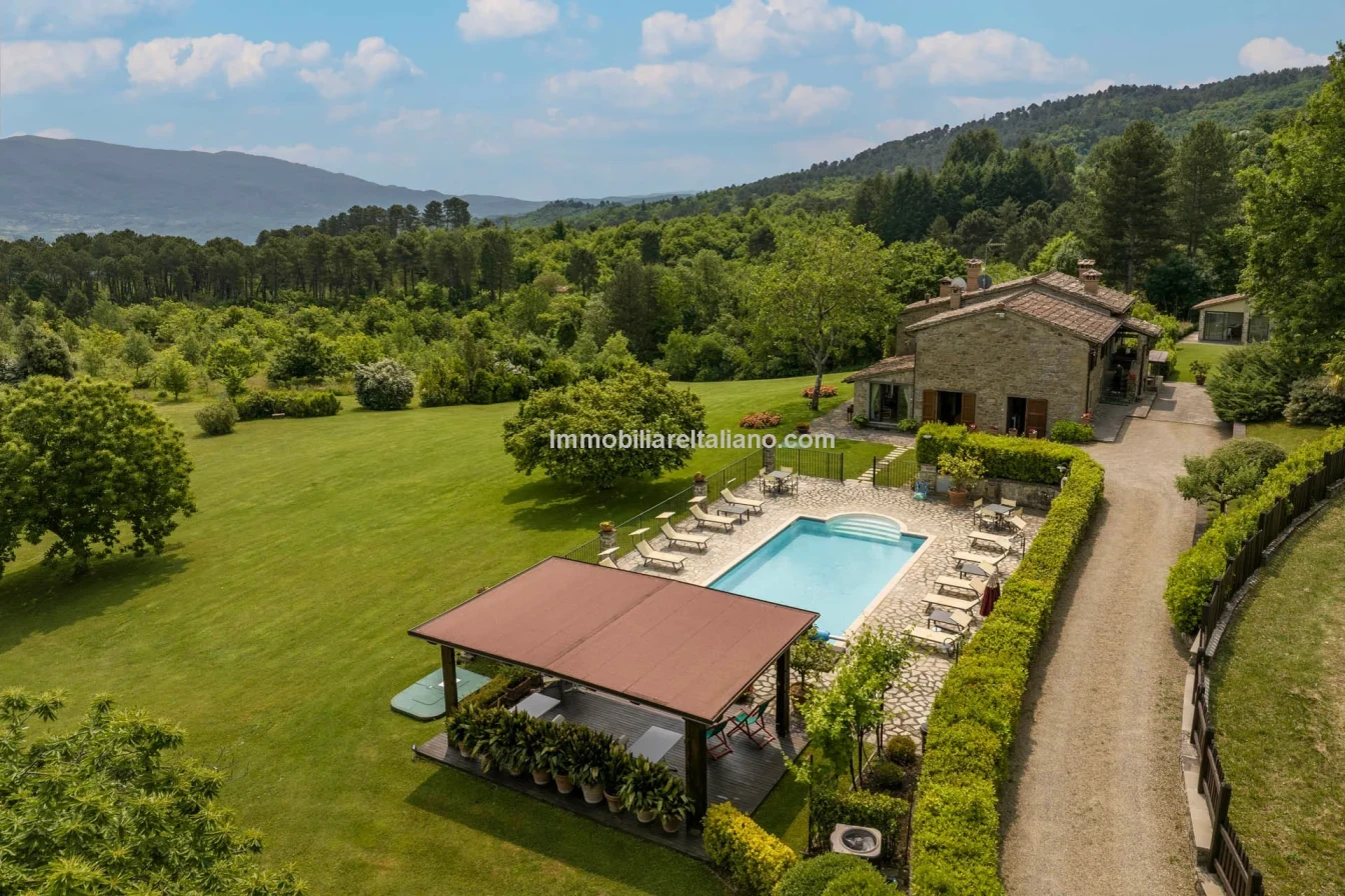 Tuscany's Countryside Retreat: Spacious 6-Bedroom Farmhouse with Pool - Image 3