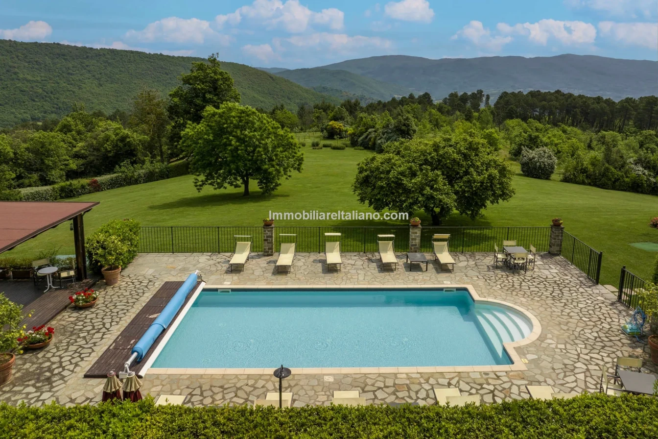 Tuscany's Countryside Retreat: Spacious 6-Bedroom Farmhouse with Pool - Image 4