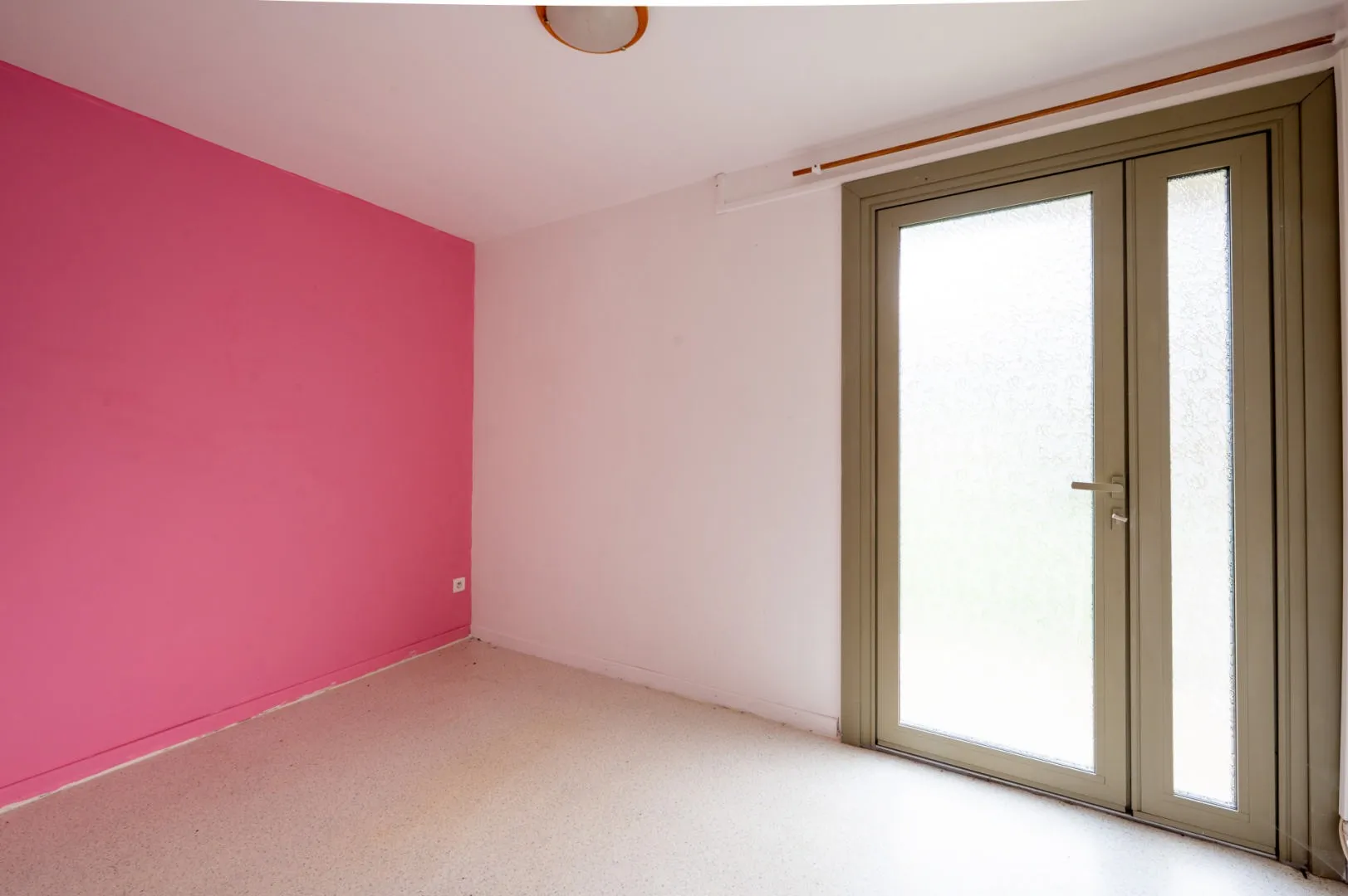 Expansive 5-Bedroom Home with Vast Grounds in Scenic Gourdon, France - View image 18 of 20