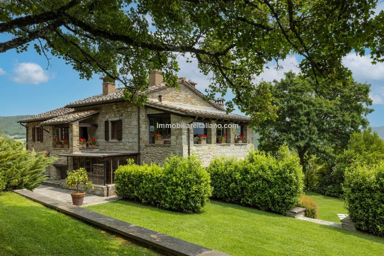 Tuscany's Countryside Retreat: Spacious 6-Bedroom Farmhouse with Pool - View image 10 of 81