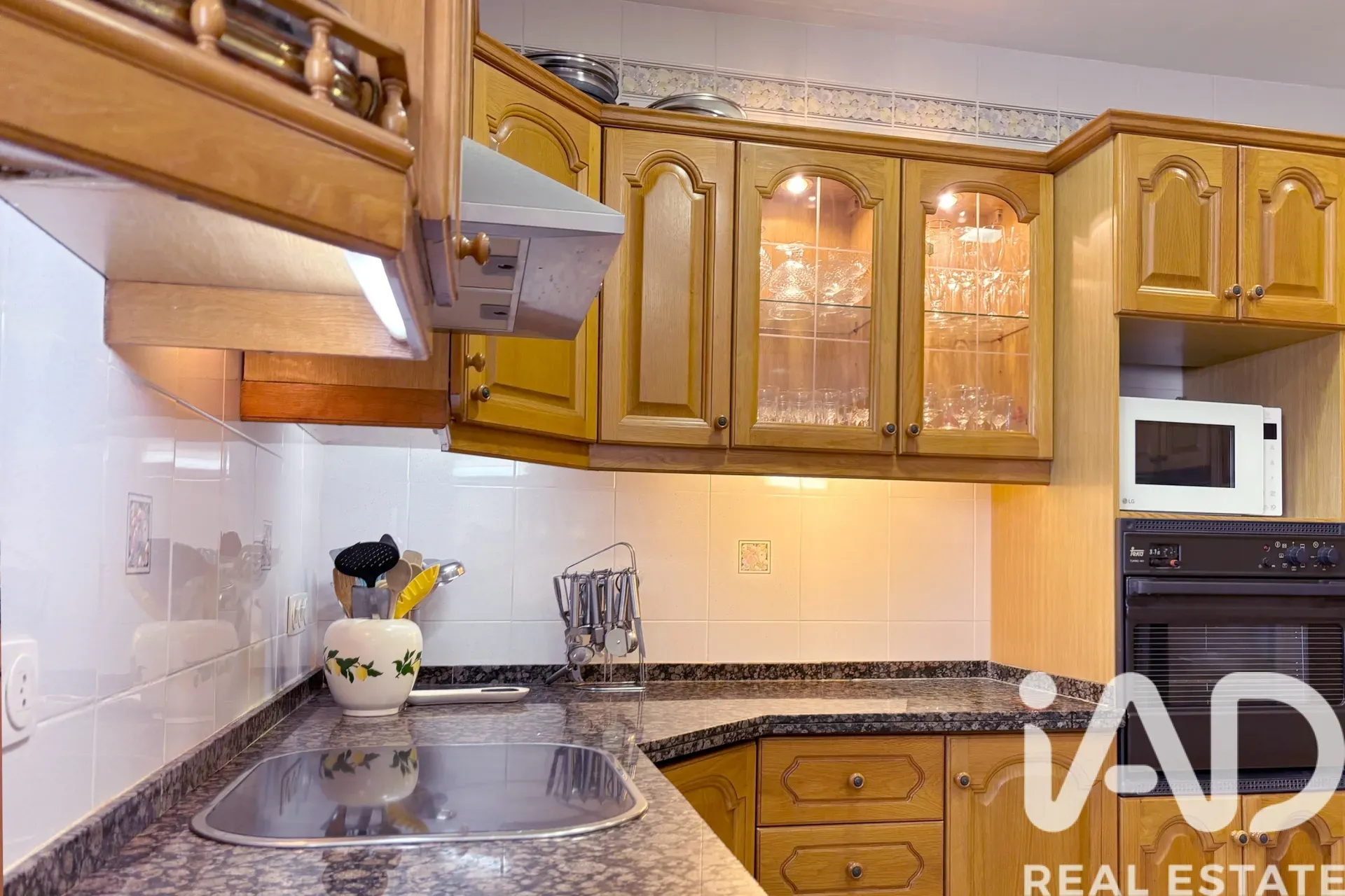 Spacious 5-Bedroom House with Pool and Garden in Coastal Creixell - View image 13 of 31