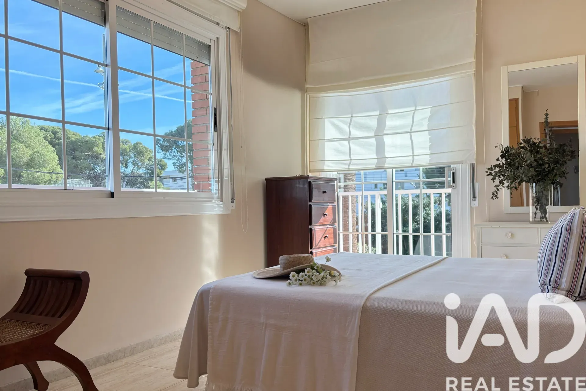 Spacious 5-Bedroom House with Pool and Garden in Coastal Creixell - View image 18 of 31