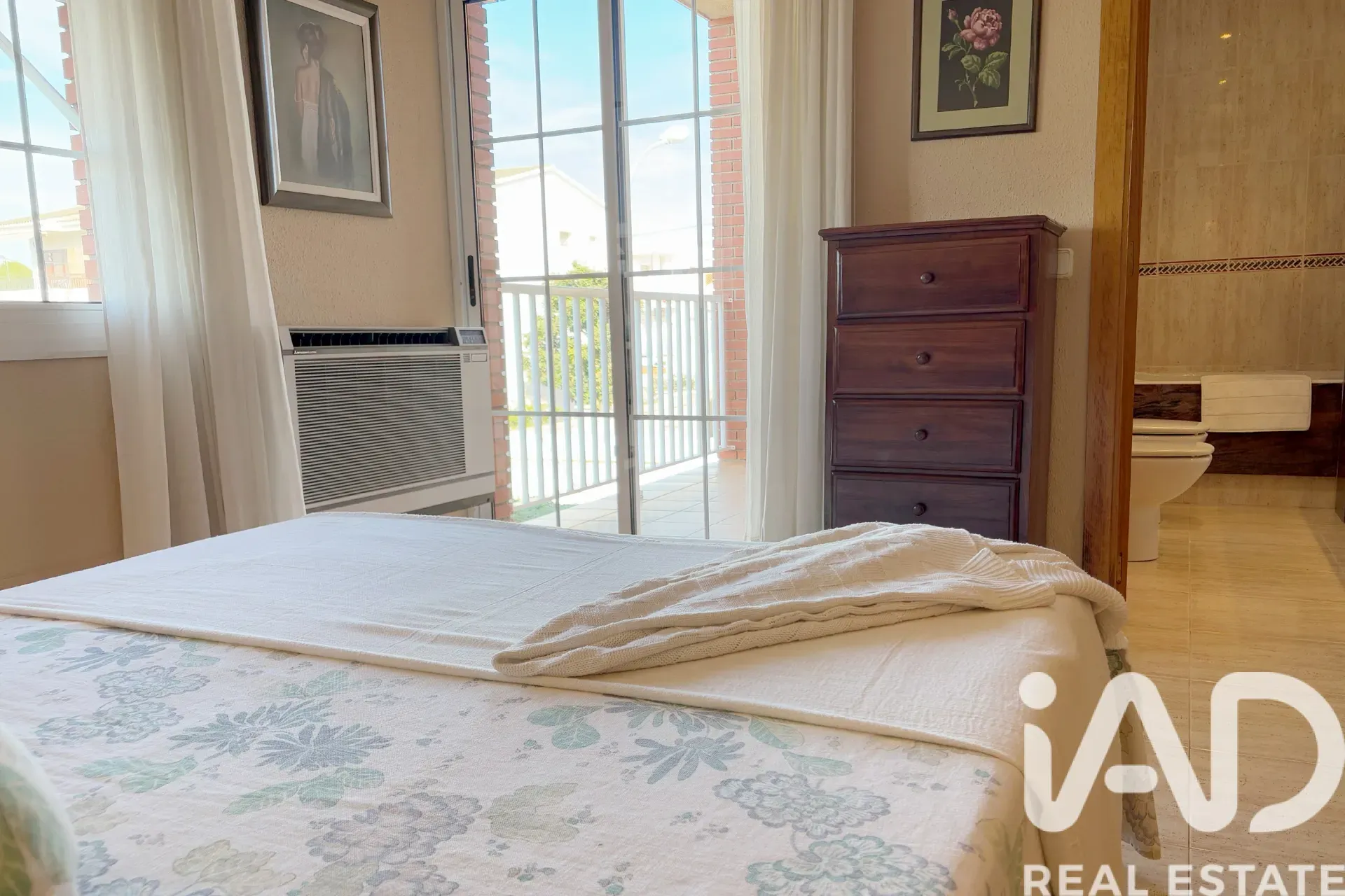 Spacious 5-Bedroom House with Pool and Garden in Coastal Creixell - View image 22 of 31