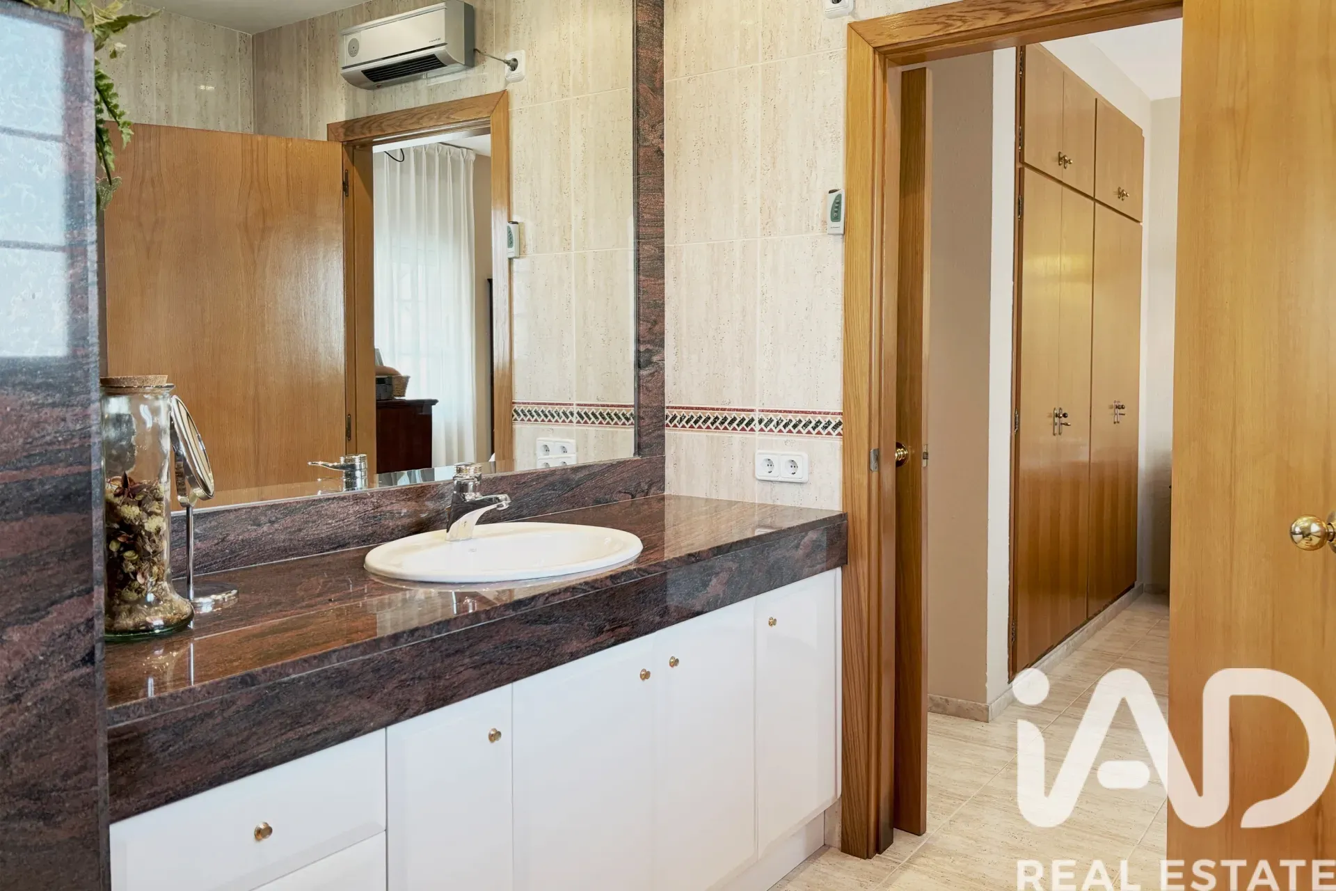 Spacious 5-Bedroom House with Pool and Garden in Coastal Creixell - View image 24 of 31