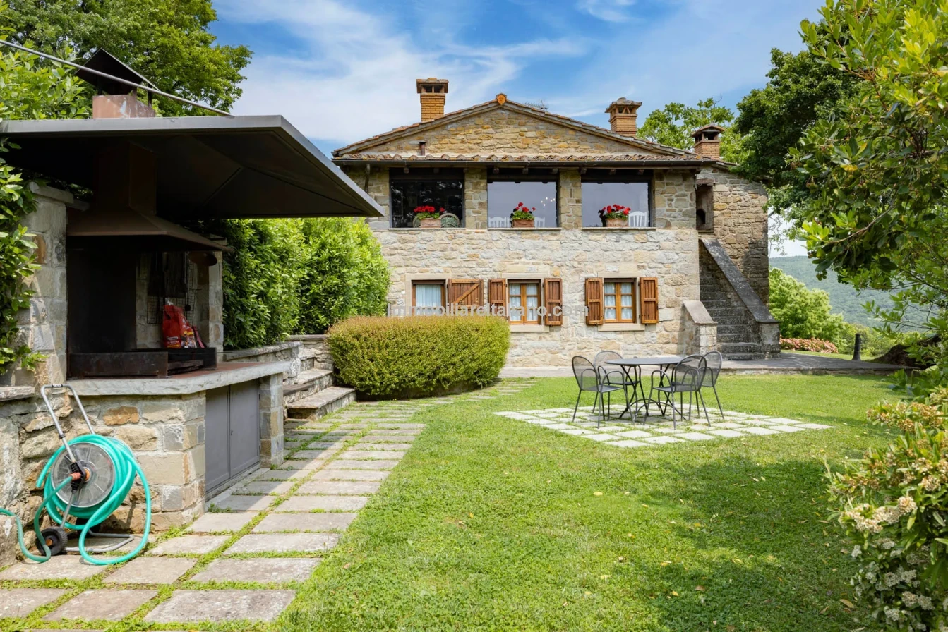 Tuscany's Countryside Retreat: Spacious 6-Bedroom Farmhouse with Pool - View image 17 of 81