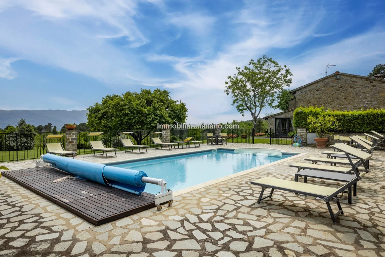 Tuscany's Countryside Retreat: Spacious 6-Bedroom Farmhouse with Pool - View image 19 of 81