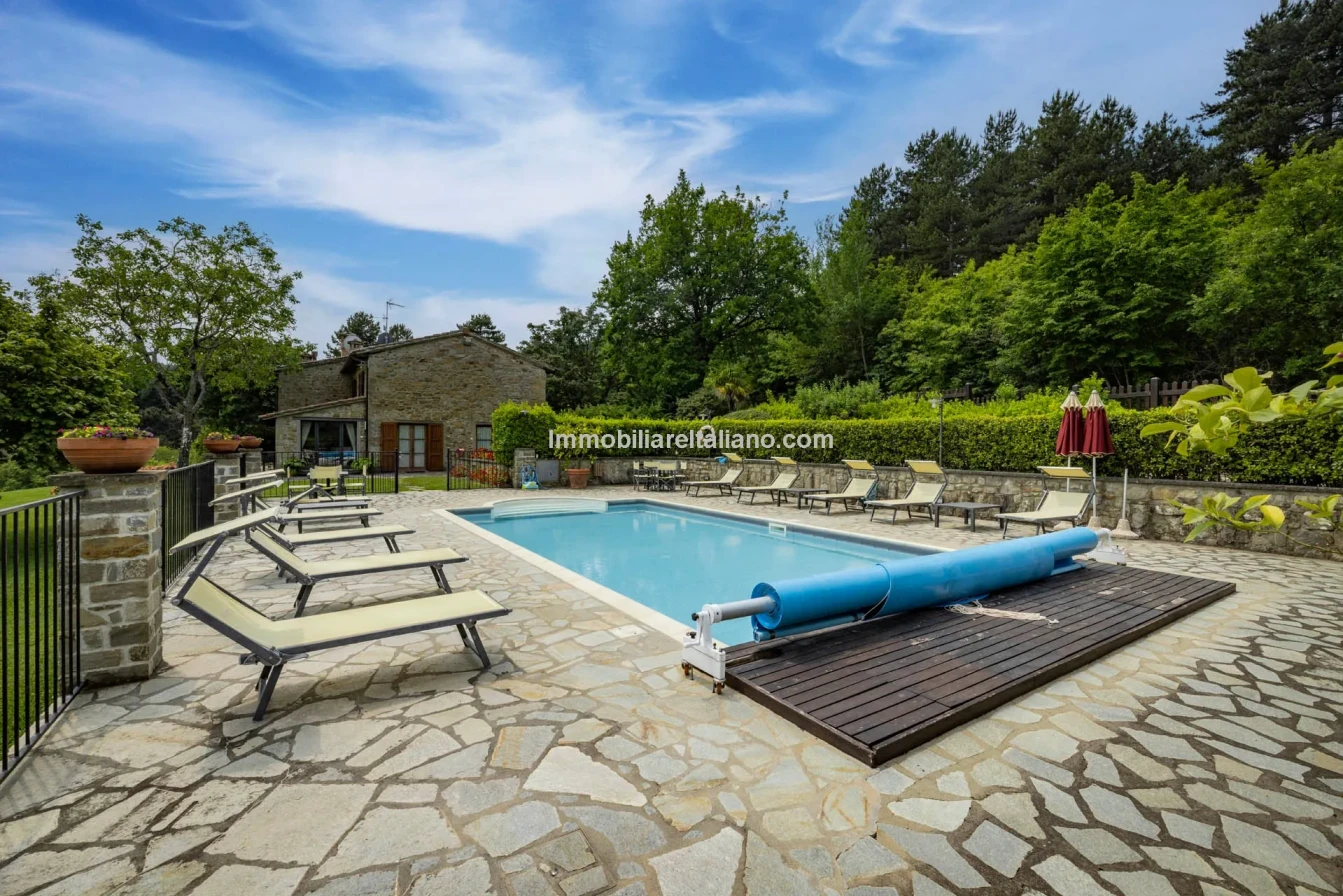 Tuscany's Countryside Retreat: Spacious 6-Bedroom Farmhouse with Pool - View image 20 of 81