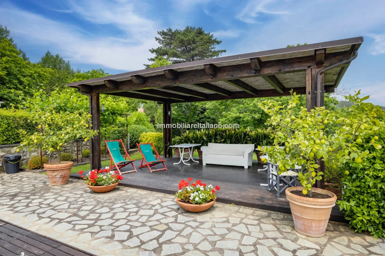 Tuscany's Countryside Retreat: Spacious 6-Bedroom Farmhouse with Pool - View image 23 of 81