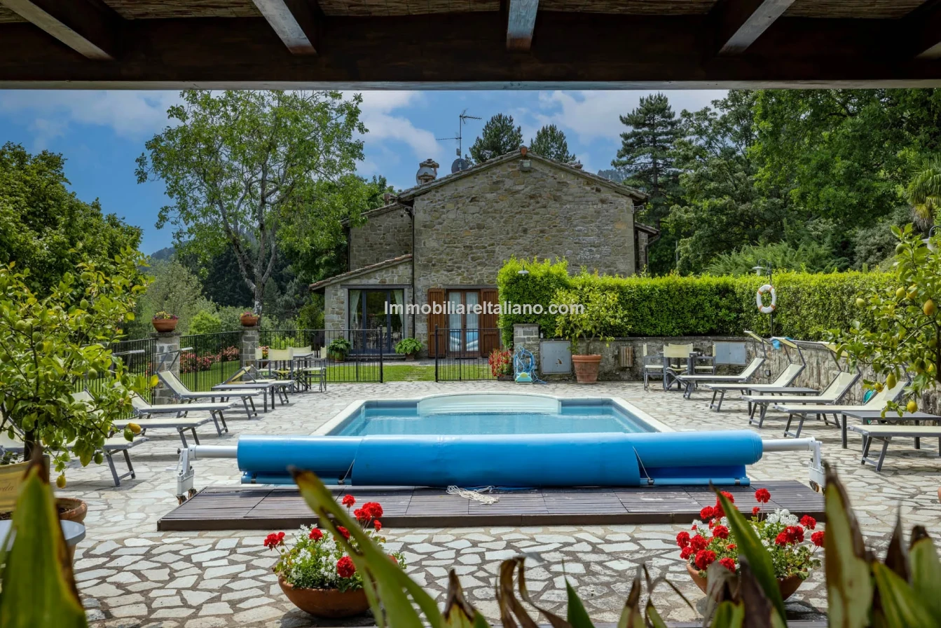 Tuscany's Countryside Retreat: Spacious 6-Bedroom Farmhouse with Pool - View image 24 of 81