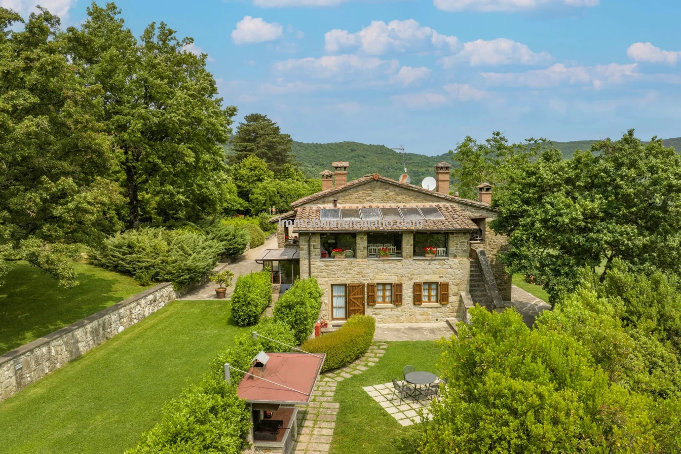 Tuscany's Countryside Retreat: Spacious 6-Bedroom Farmhouse with Pool - View image 28 of 81