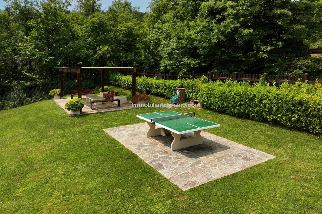 Tuscany's Countryside Retreat: Spacious 6-Bedroom Farmhouse with Pool - View image 32 of 81