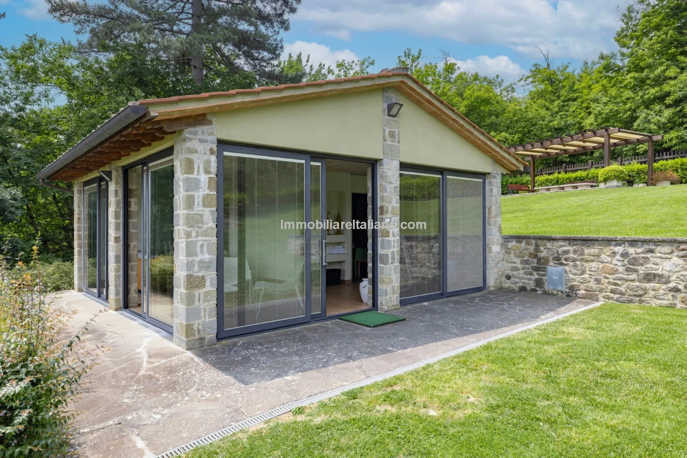 Tuscany's Countryside Retreat: Spacious 6-Bedroom Farmhouse with Pool - View image 36 of 81