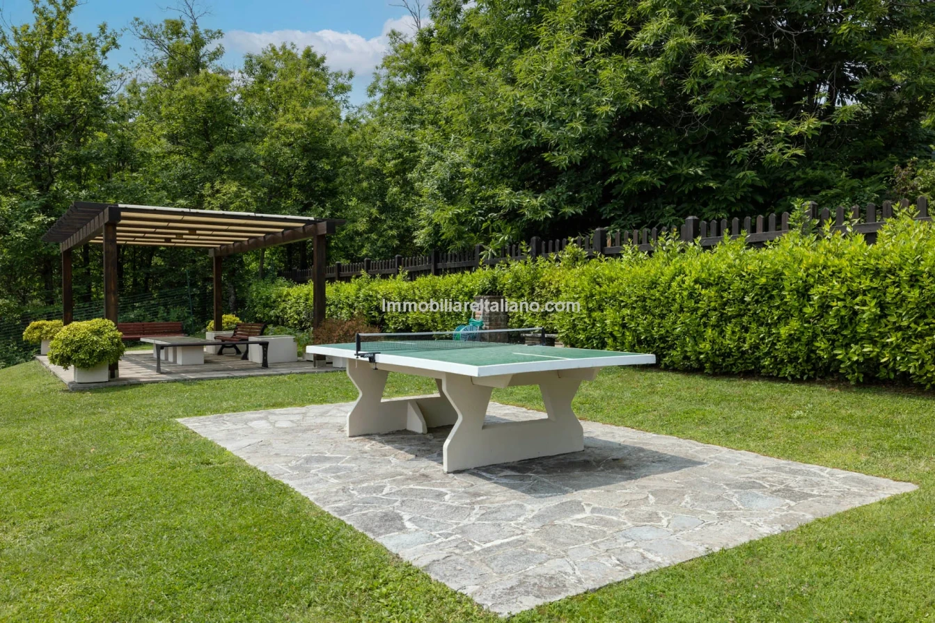 Tuscany's Countryside Retreat: Spacious 6-Bedroom Farmhouse with Pool - View image 37 of 81