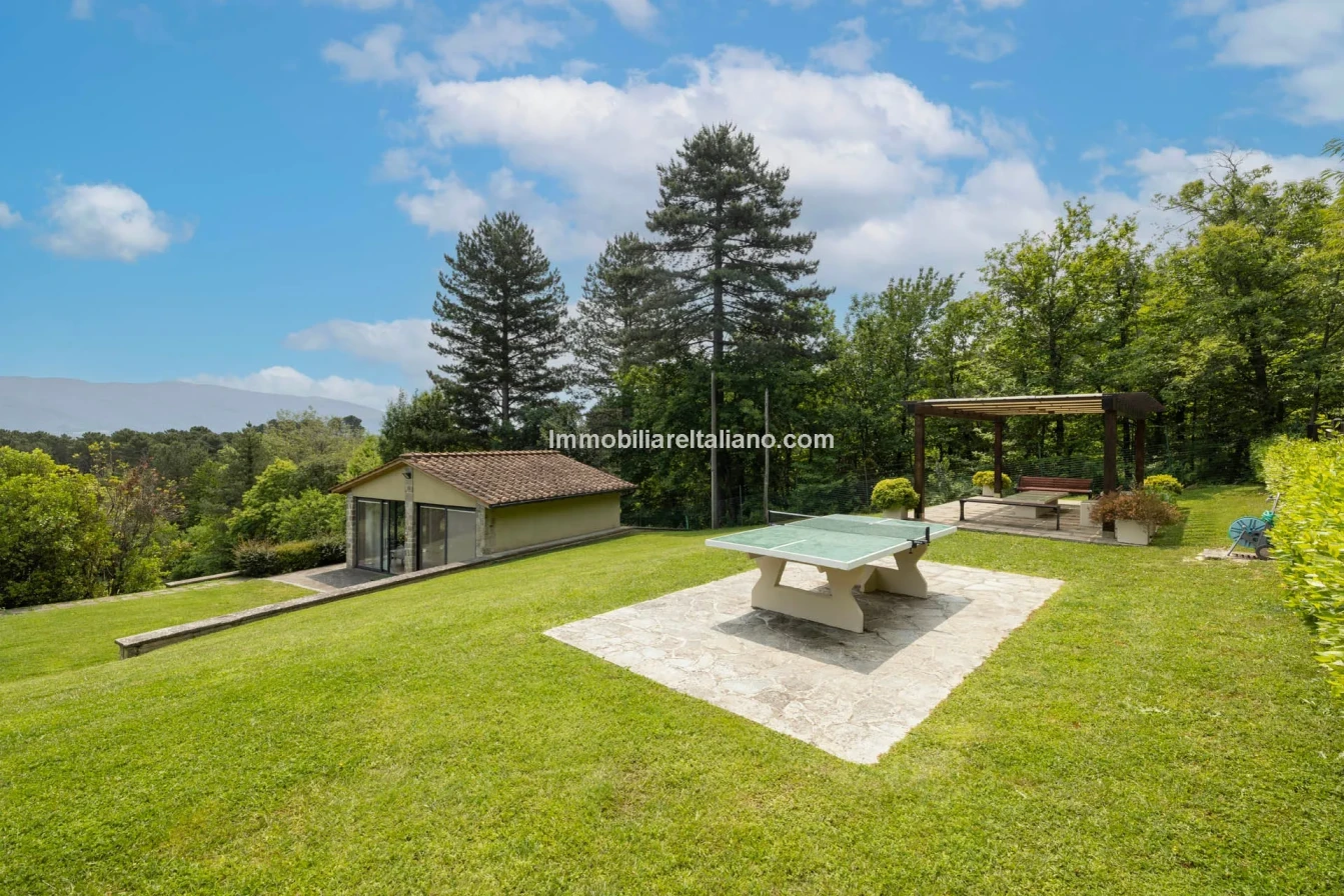 Tuscany's Countryside Retreat: Spacious 6-Bedroom Farmhouse with Pool - View image 38 of 81