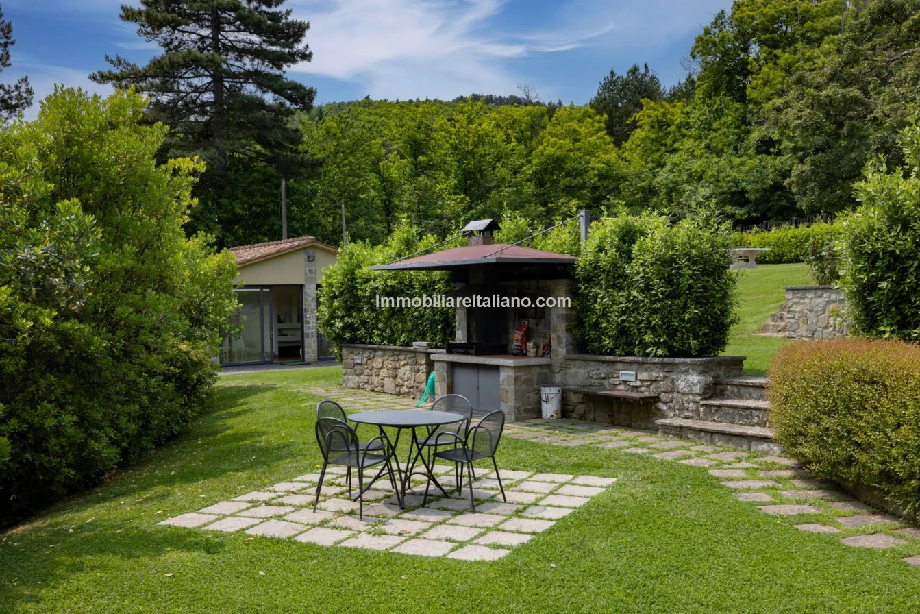 Tuscany's Countryside Retreat: Spacious 6-Bedroom Farmhouse with Pool - View image 39 of 81