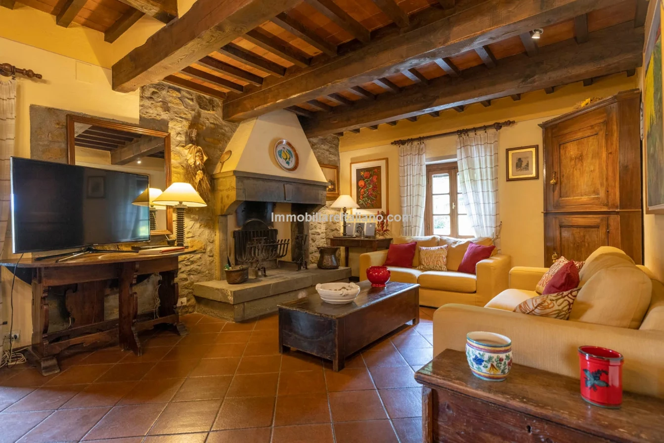 Tuscany's Countryside Retreat: Spacious 6-Bedroom Farmhouse with Pool - View image 40 of 81