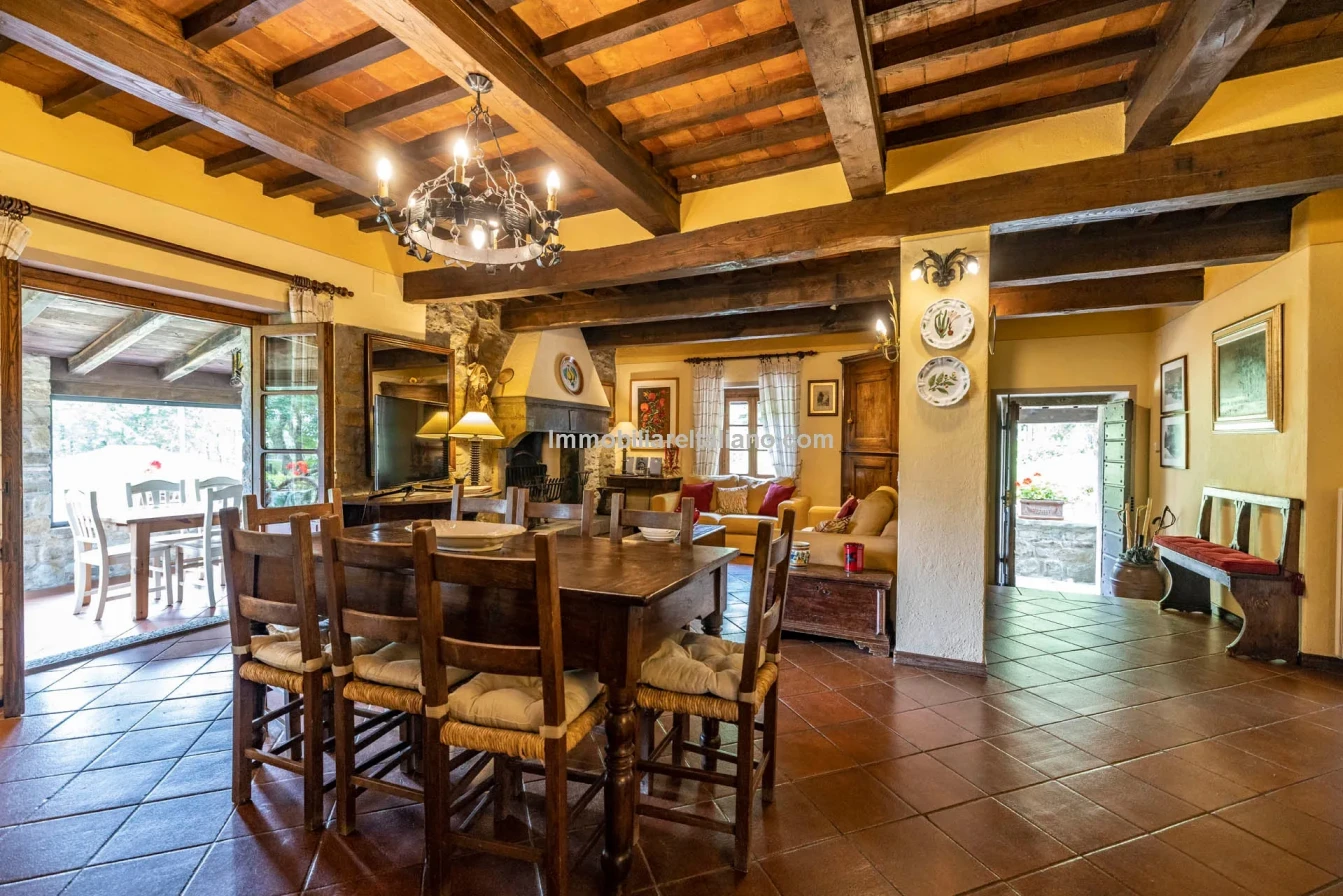 Tuscany's Countryside Retreat: Spacious 6-Bedroom Farmhouse with Pool - View image 43 of 81