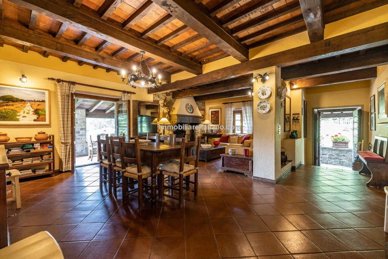 Tuscany's Countryside Retreat: Spacious 6-Bedroom Farmhouse with Pool - View image 44 of 81