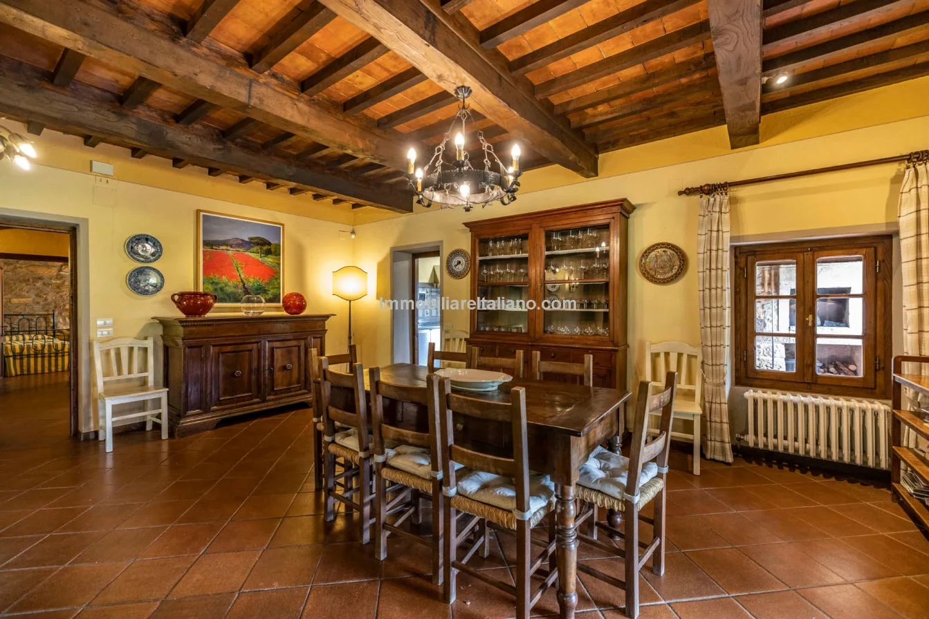 Tuscany's Countryside Retreat: Spacious 6-Bedroom Farmhouse with Pool - View image 45 of 81