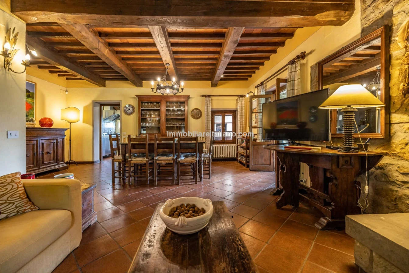 Tuscany's Countryside Retreat: Spacious 6-Bedroom Farmhouse with Pool - View image 46 of 81