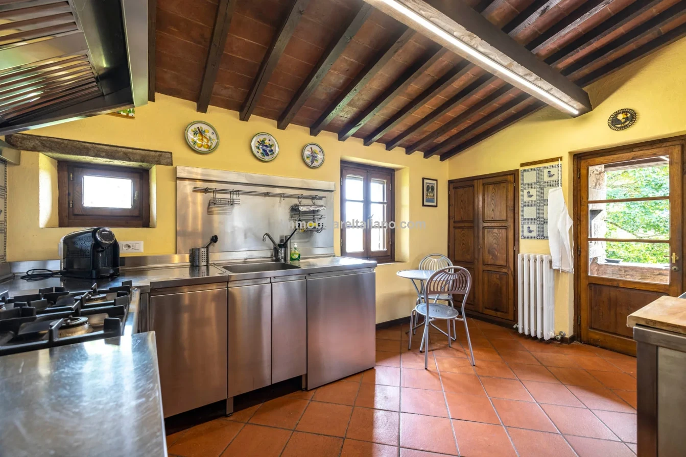 Tuscany's Countryside Retreat: Spacious 6-Bedroom Farmhouse with Pool - View image 50 of 81