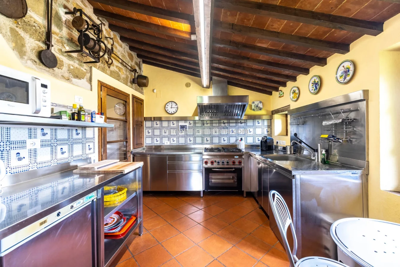 Tuscany's Countryside Retreat: Spacious 6-Bedroom Farmhouse with Pool - View image 51 of 81