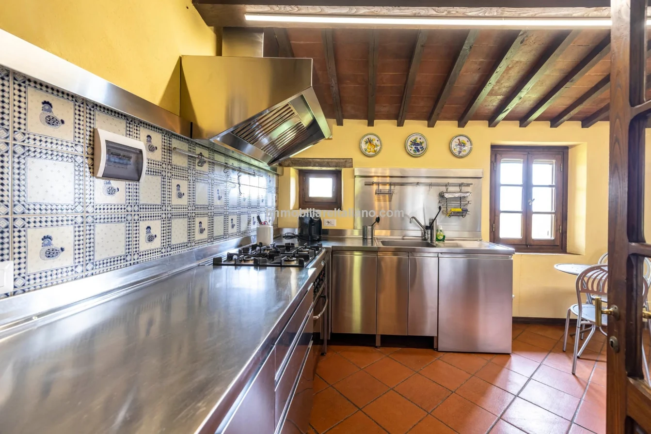 Tuscany's Countryside Retreat: Spacious 6-Bedroom Farmhouse with Pool - View image 52 of 81