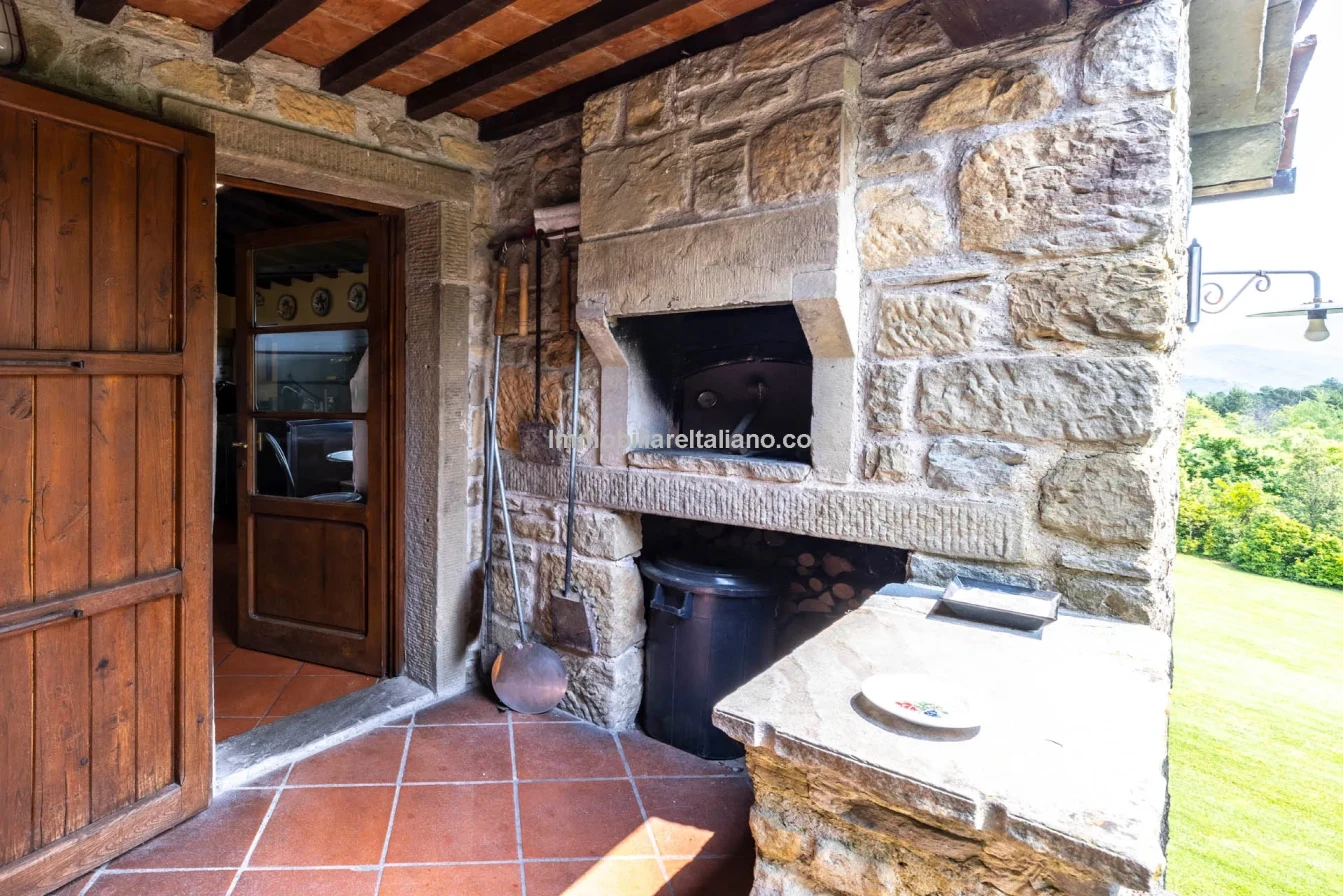 Tuscany's Countryside Retreat: Spacious 6-Bedroom Farmhouse with Pool - View image 55 of 81